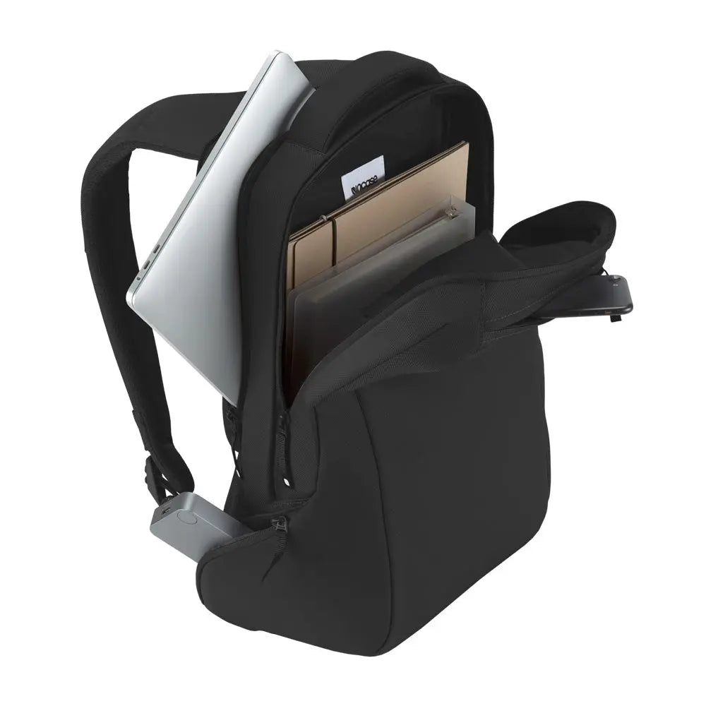incase-icon-slim-backpack-19l-rucksack-schwarz-laptop image 3
