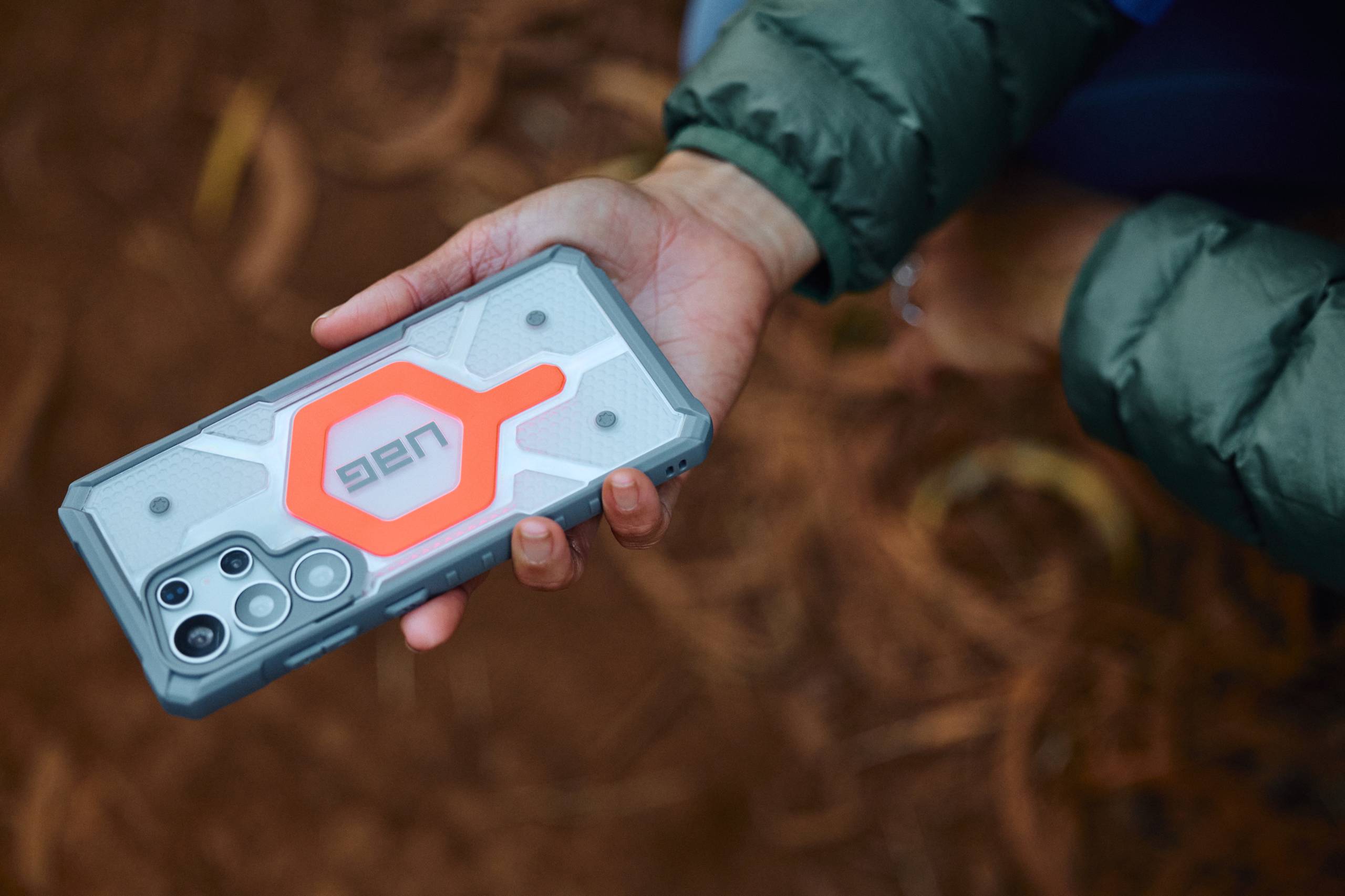 uag-pathfinder-clear-galaxy-s25-ultra-h-lle-active-lava image 1