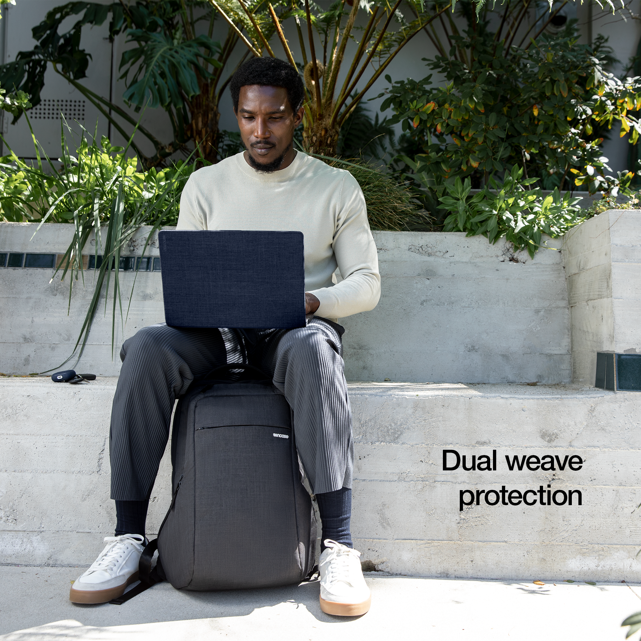 incase-textured-hardshell-inmb200723-cbt-macbook-h-lle-cobalt-16-zoll image 5