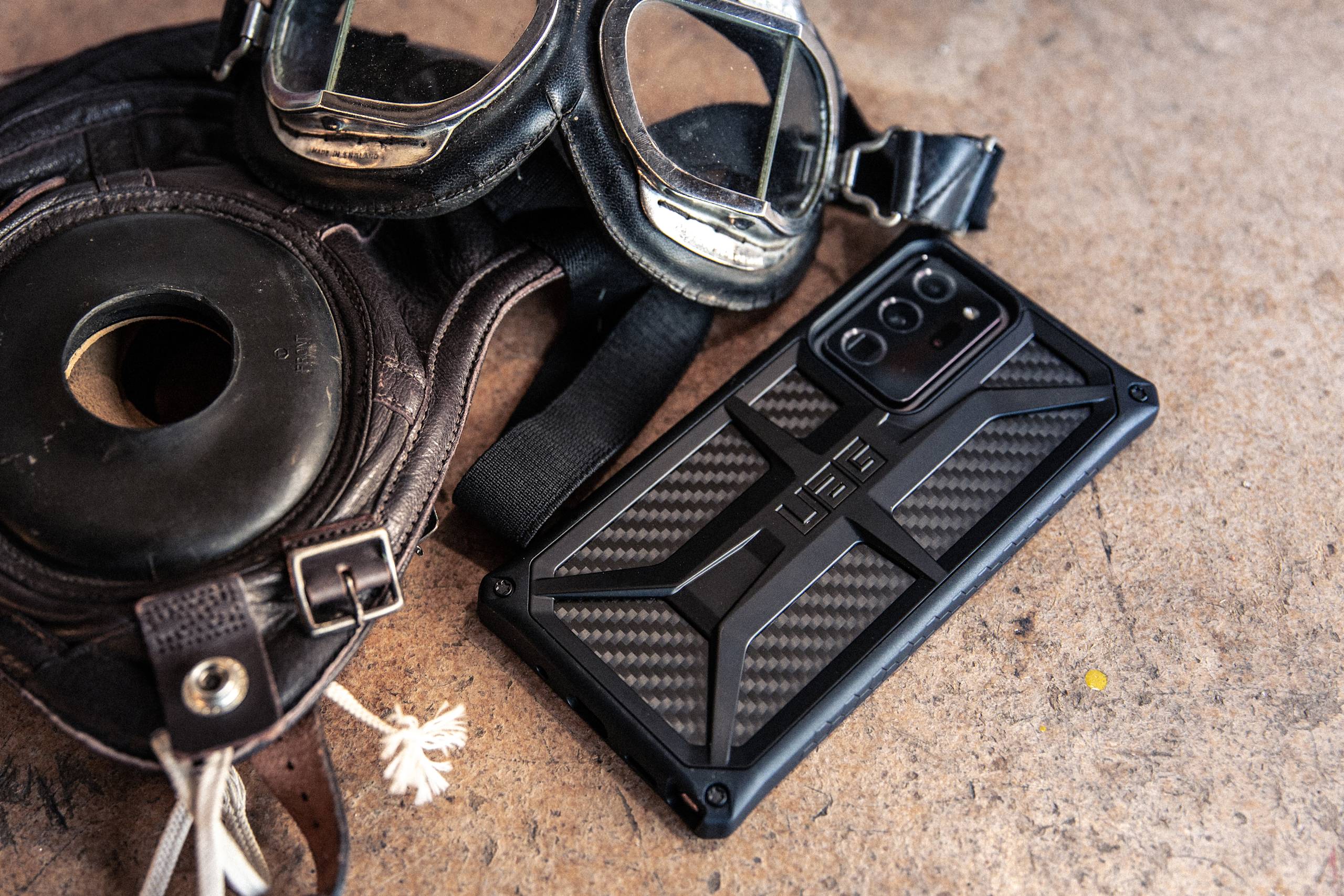 uag-monarch-galaxy-note20-5g-handyh-lle-leder image 1