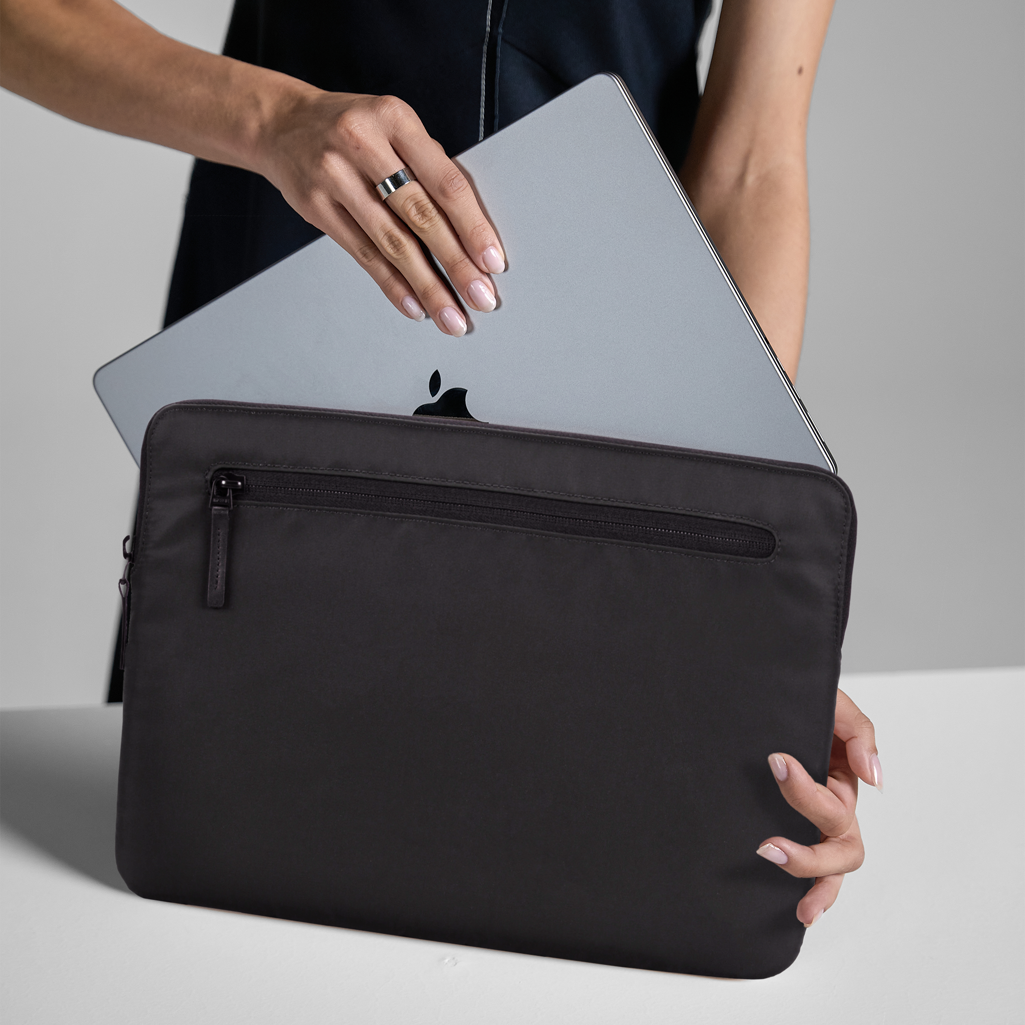 incase-compact-sleeve-laptoptasche-13-zoll-lemon-custard-nylon image 7