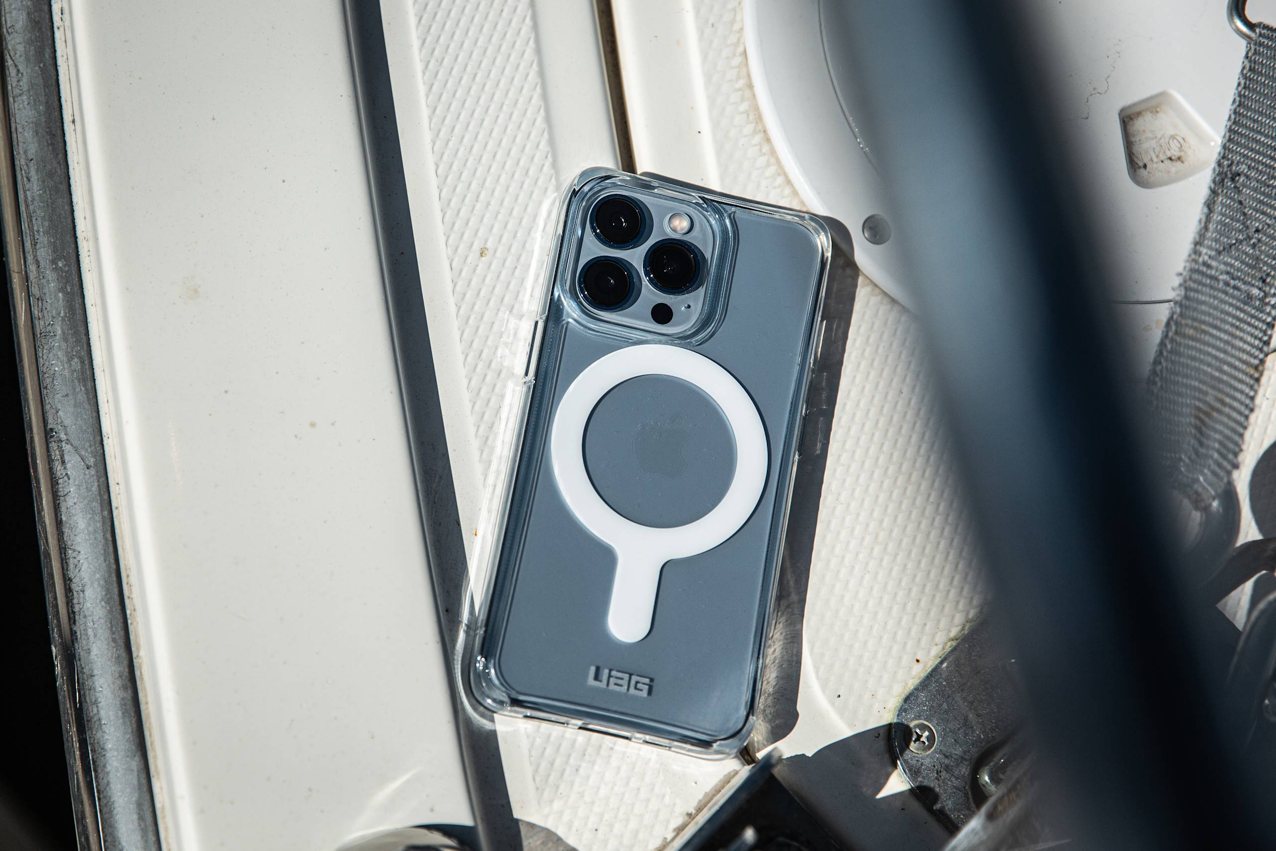 uag-plyo-iphone-13-pro-h-lle-transparent-magsafe image 2