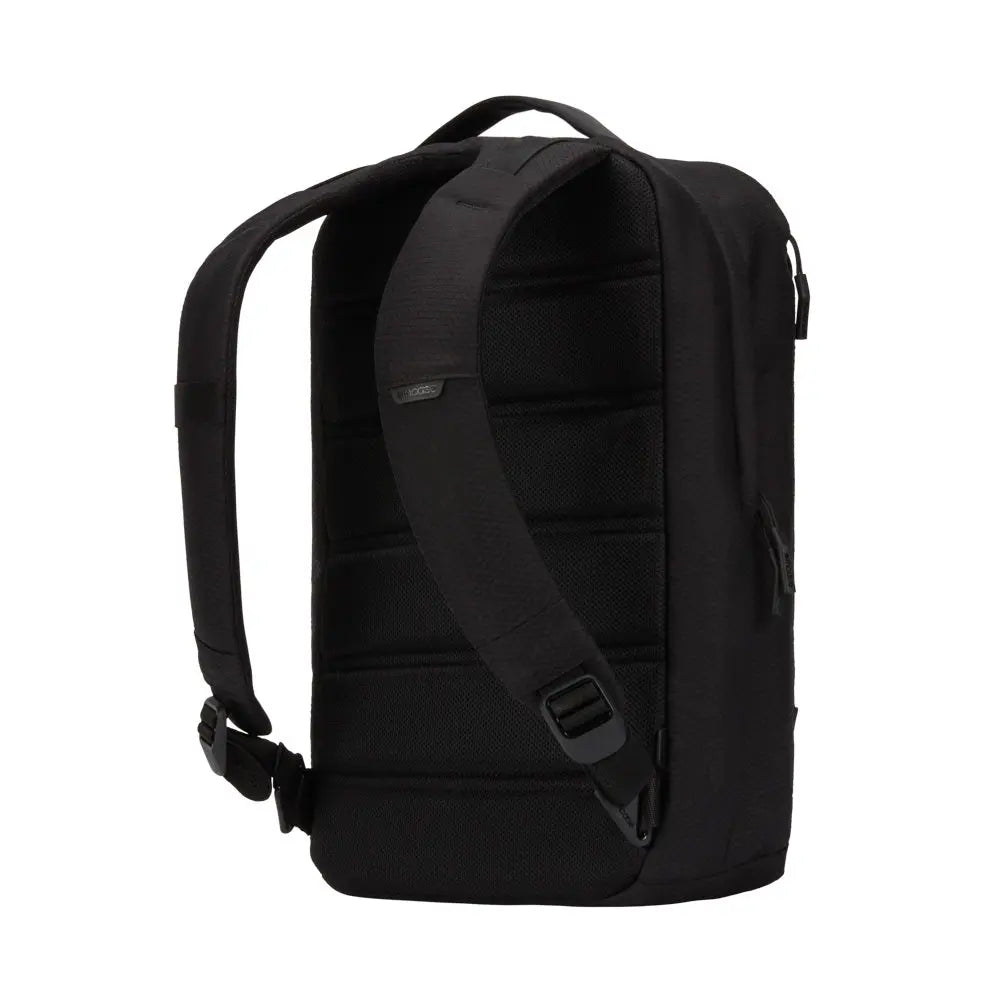 incase-city-compact-rucksack-18l-schwarz-recycelt image 5