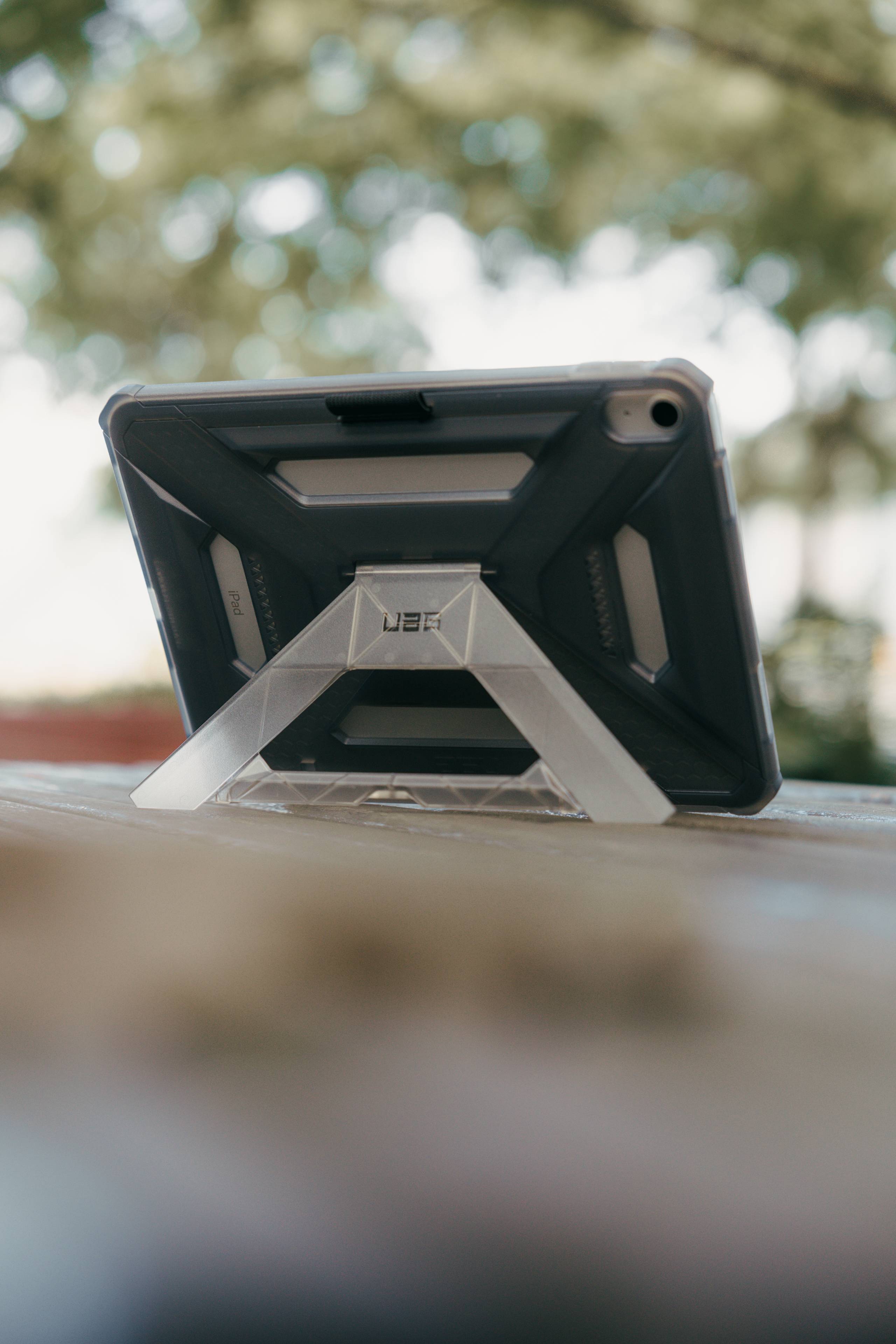 uag-scout-plus-ipad-pro-11-h-lle-m4-mit-st-nder image 1