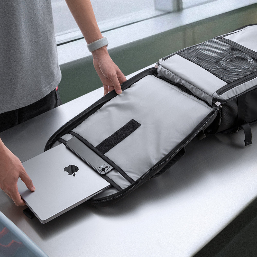 tomtoc-navigator-t66-laptoprucksack-40l-schwarz-carry-on image 8