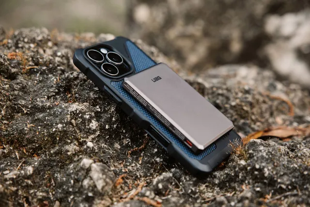 uag-srge-slim-5k-powerbank-magsafe-5000mah image 1