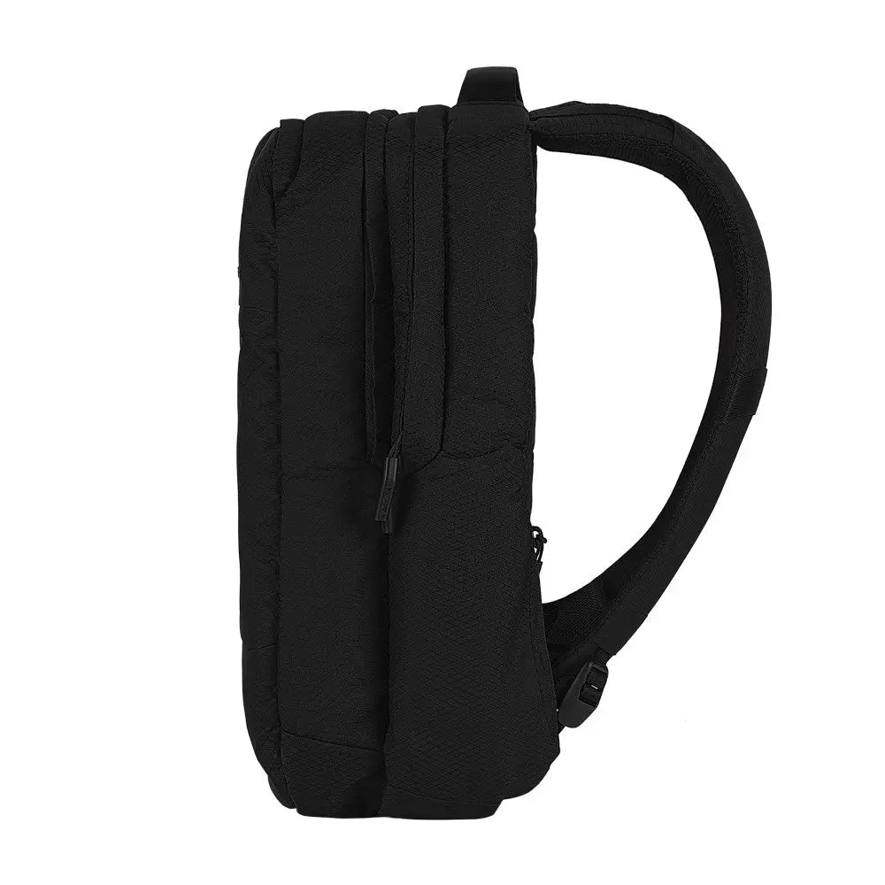 incase-city-backpack-24l-laptoprucksack-16-zoll-schwarz-recycled image 7