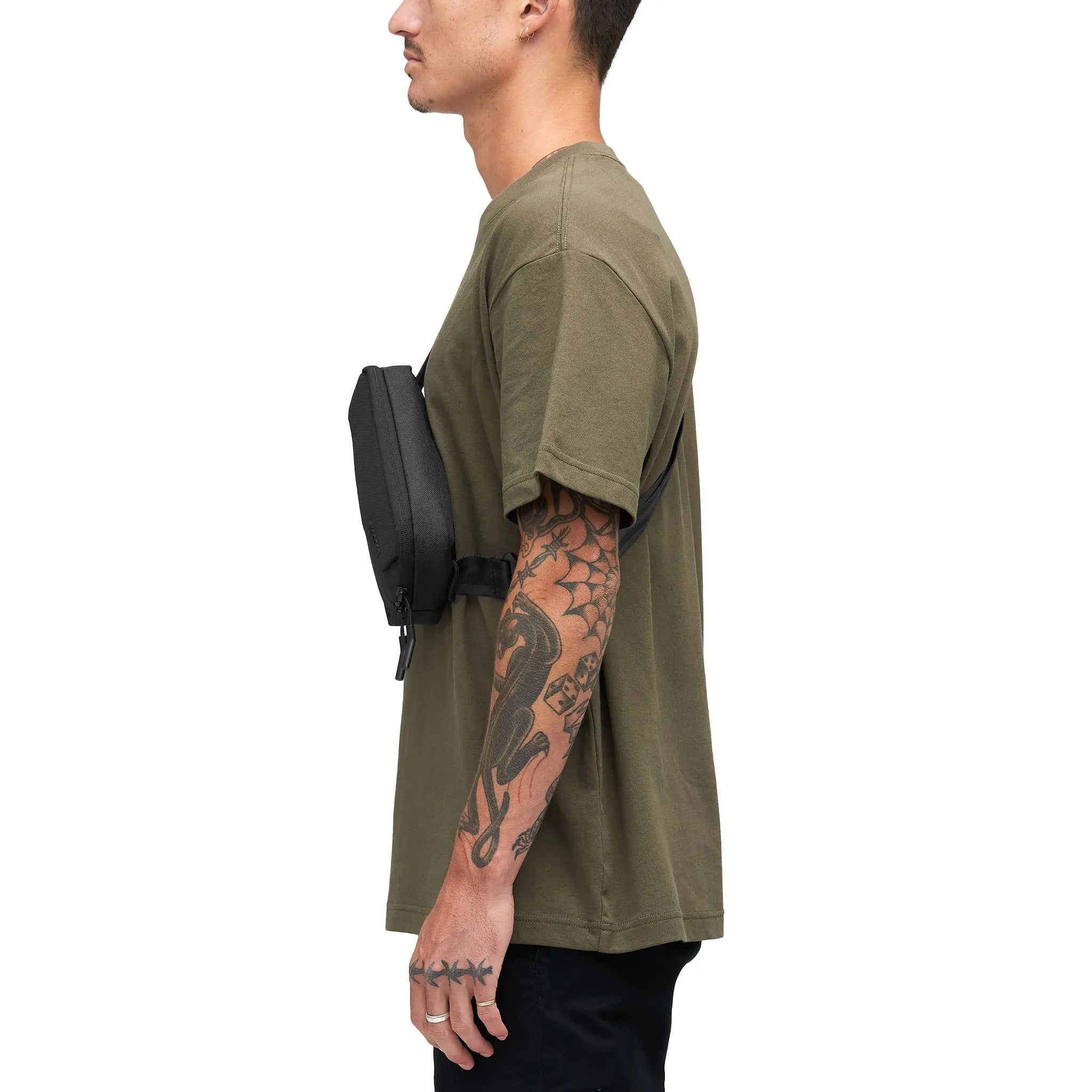 incase-crosstown-sling-umh-ngetasche-black-translucent-woolenex image 8