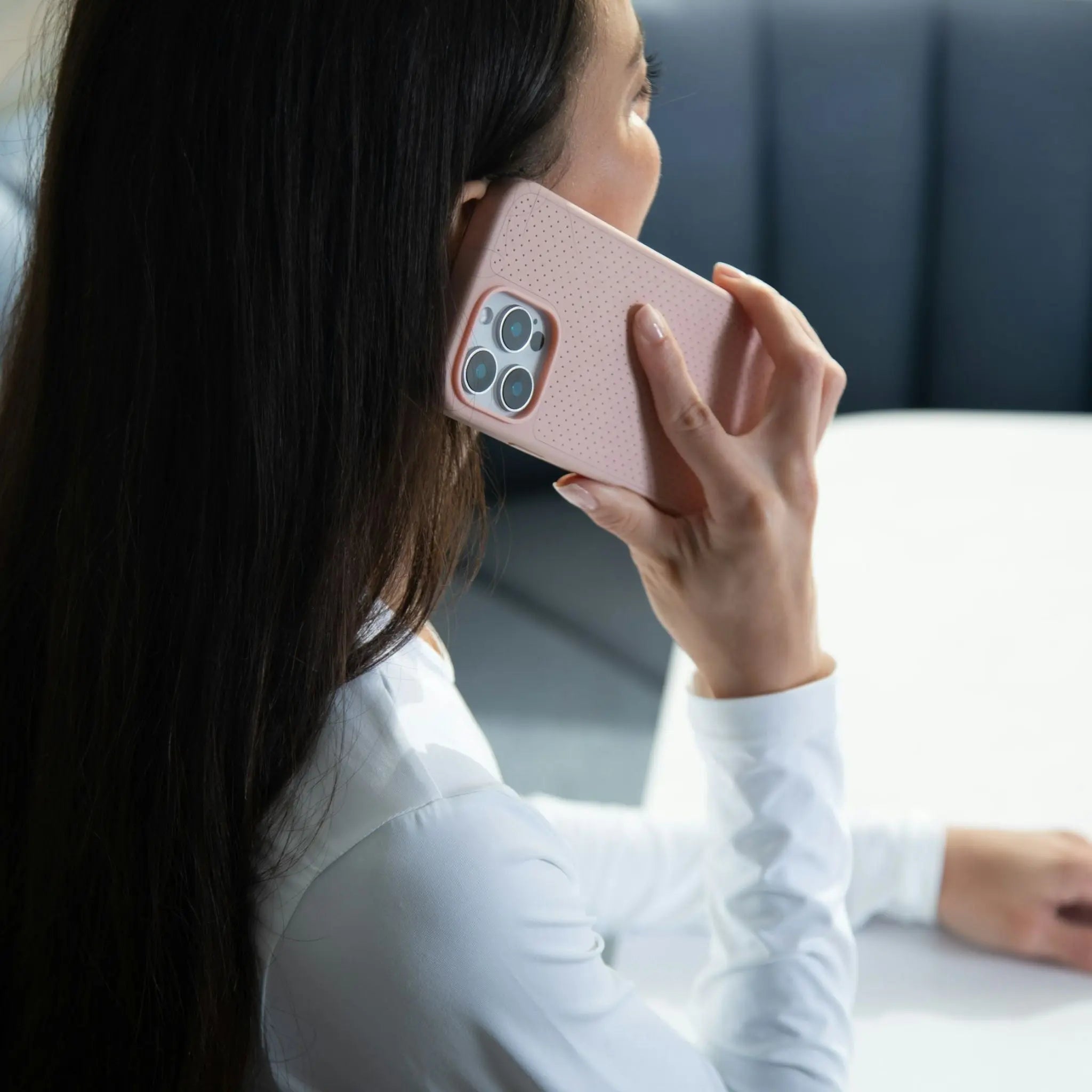 incase-city-case-iphone-16-magsafe-blush-pink-leder image 5