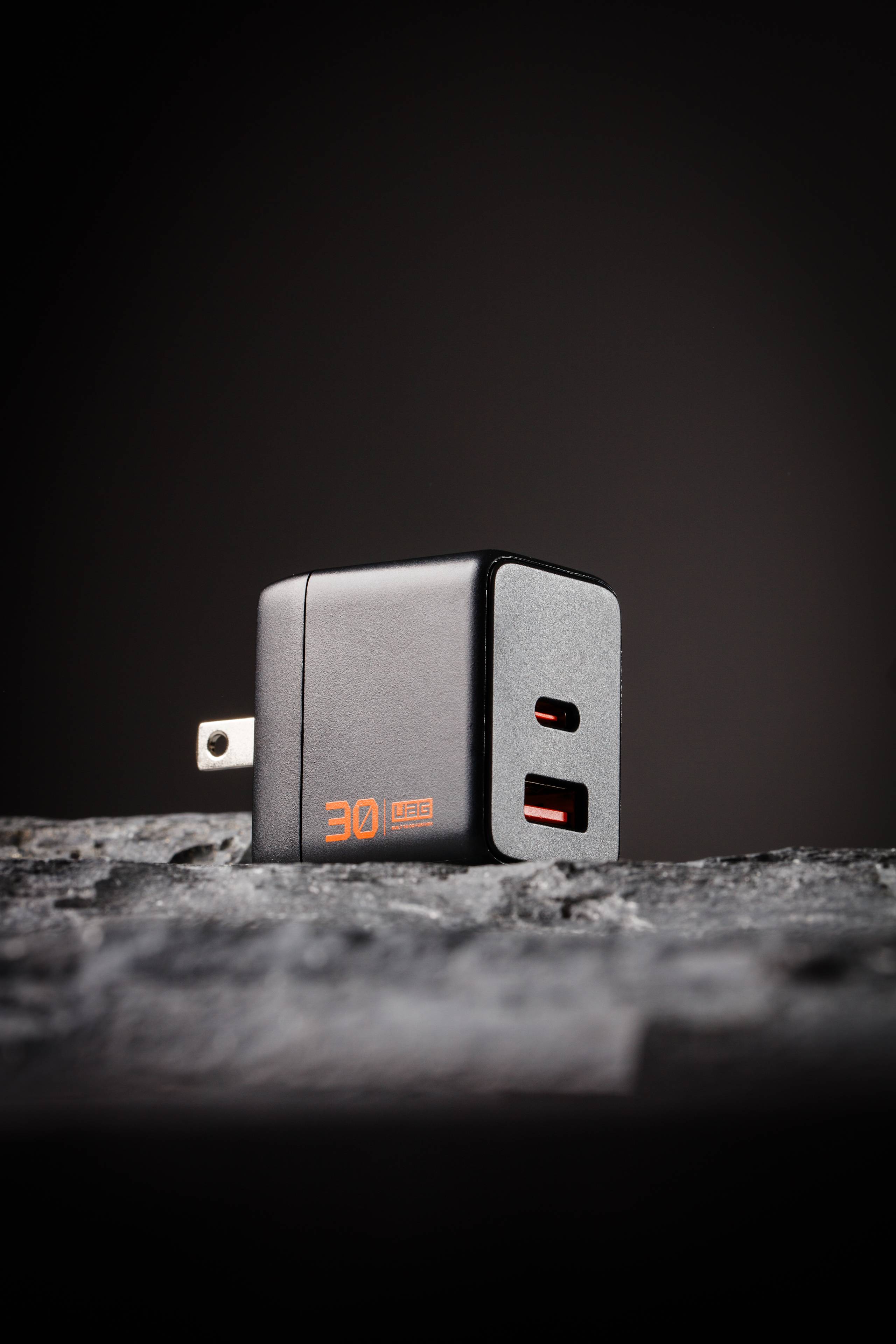 uag-srge-30w-usb-c-ladeger-t-2-port-gan-schnellladen-us image 2