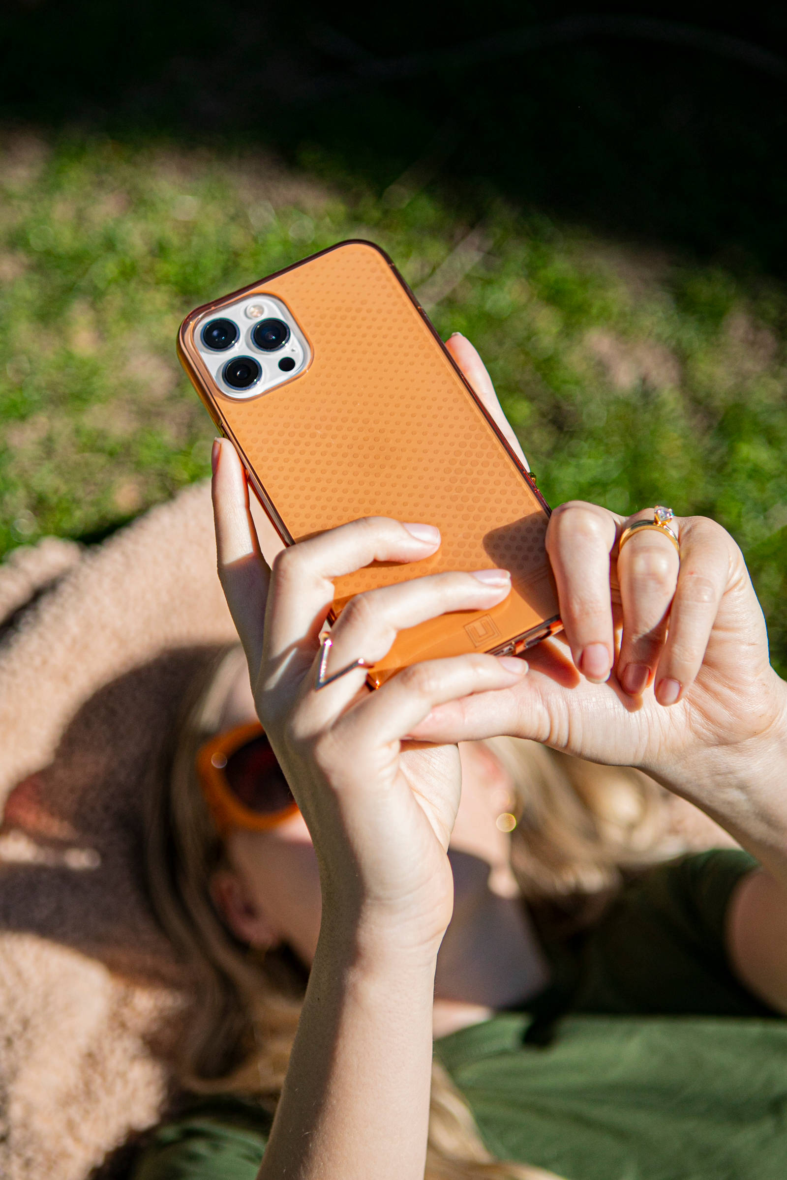 uag-lucent-iphone-se-2020-handyh-lle-transparent-leicht image 3
