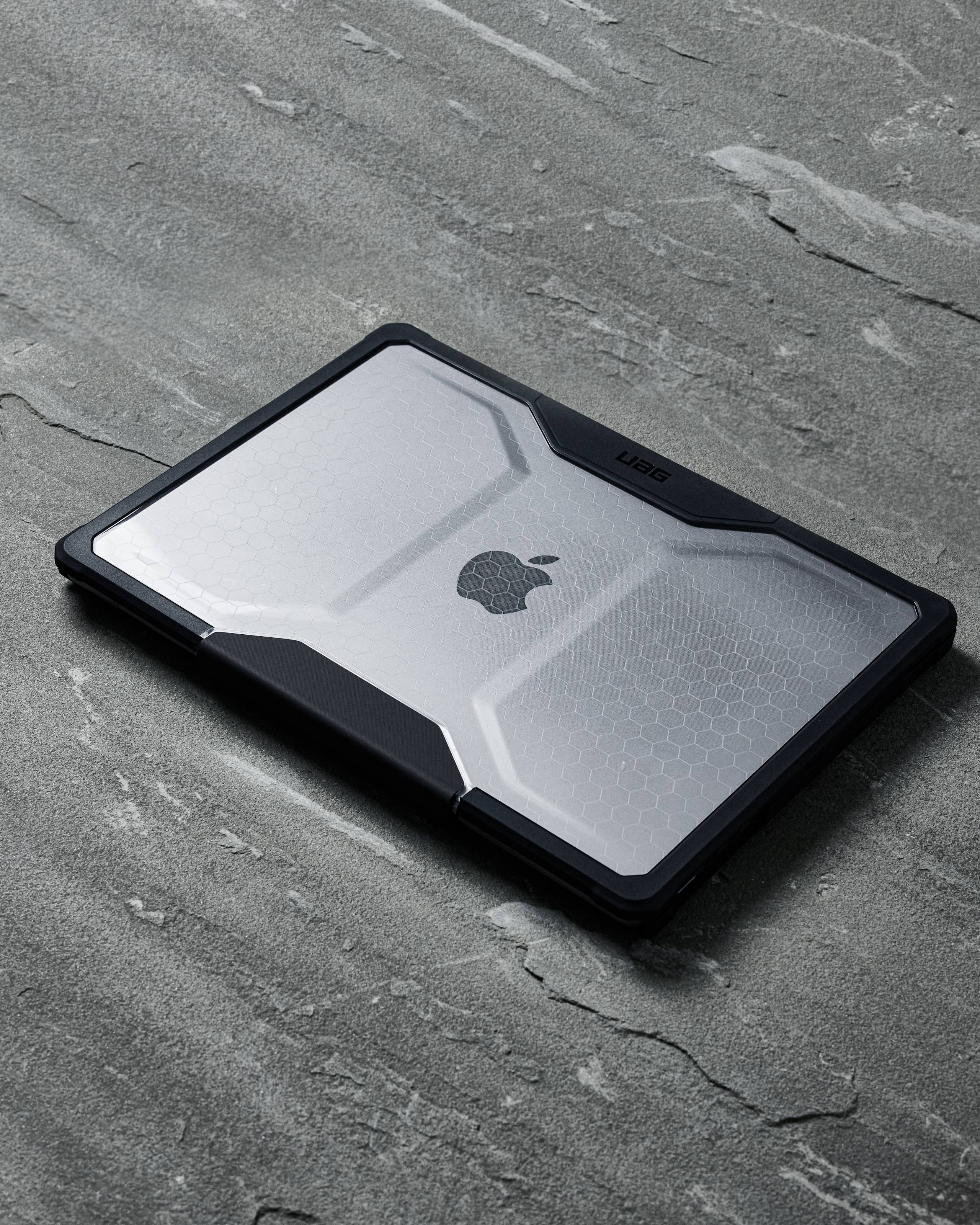 uag-plyo-macbook-pro-16-case-m1-m5-transparent-sto-fest image 2