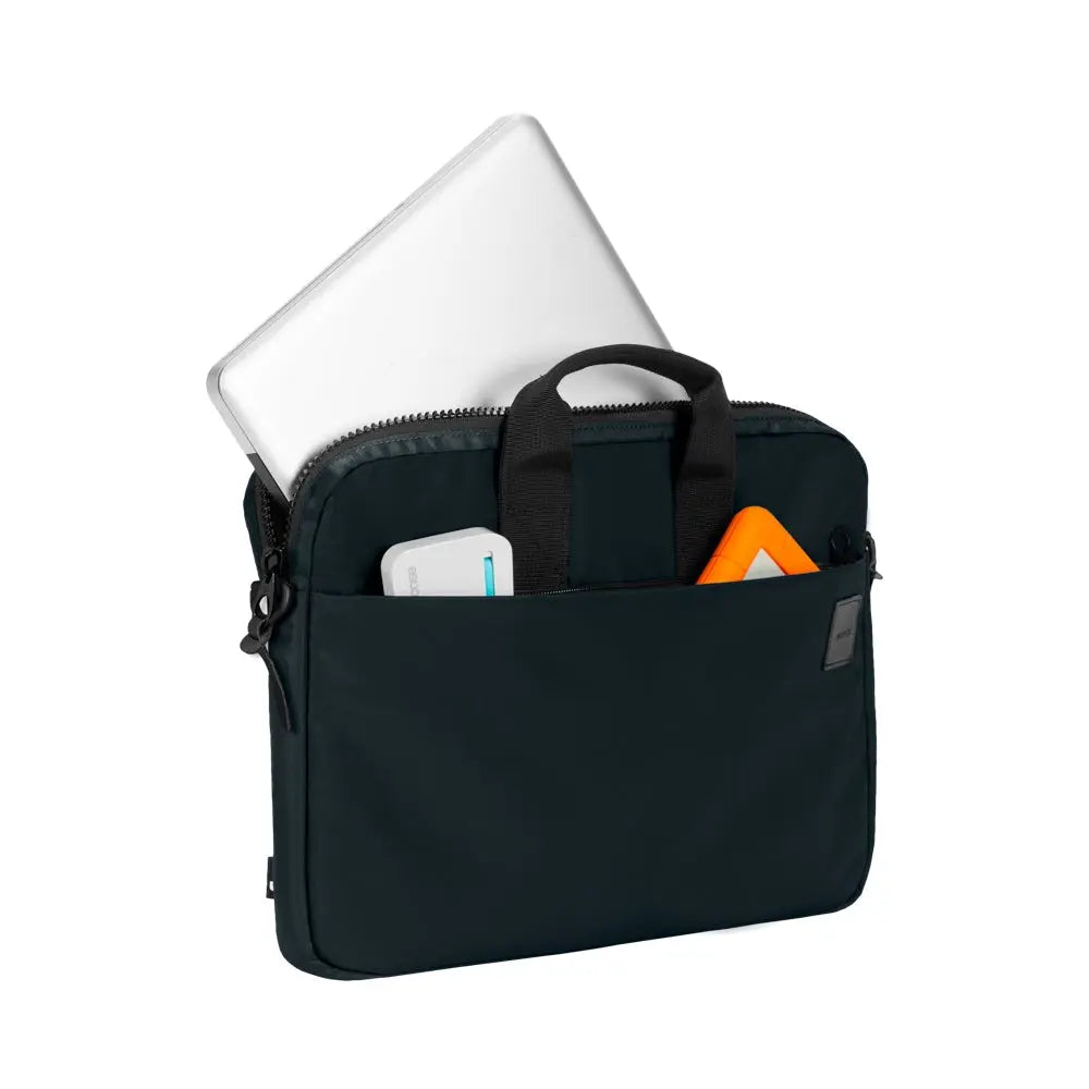 incase-compass-brief-13-zoll-laptoptasche-schwarz-flight-nylon image 2
