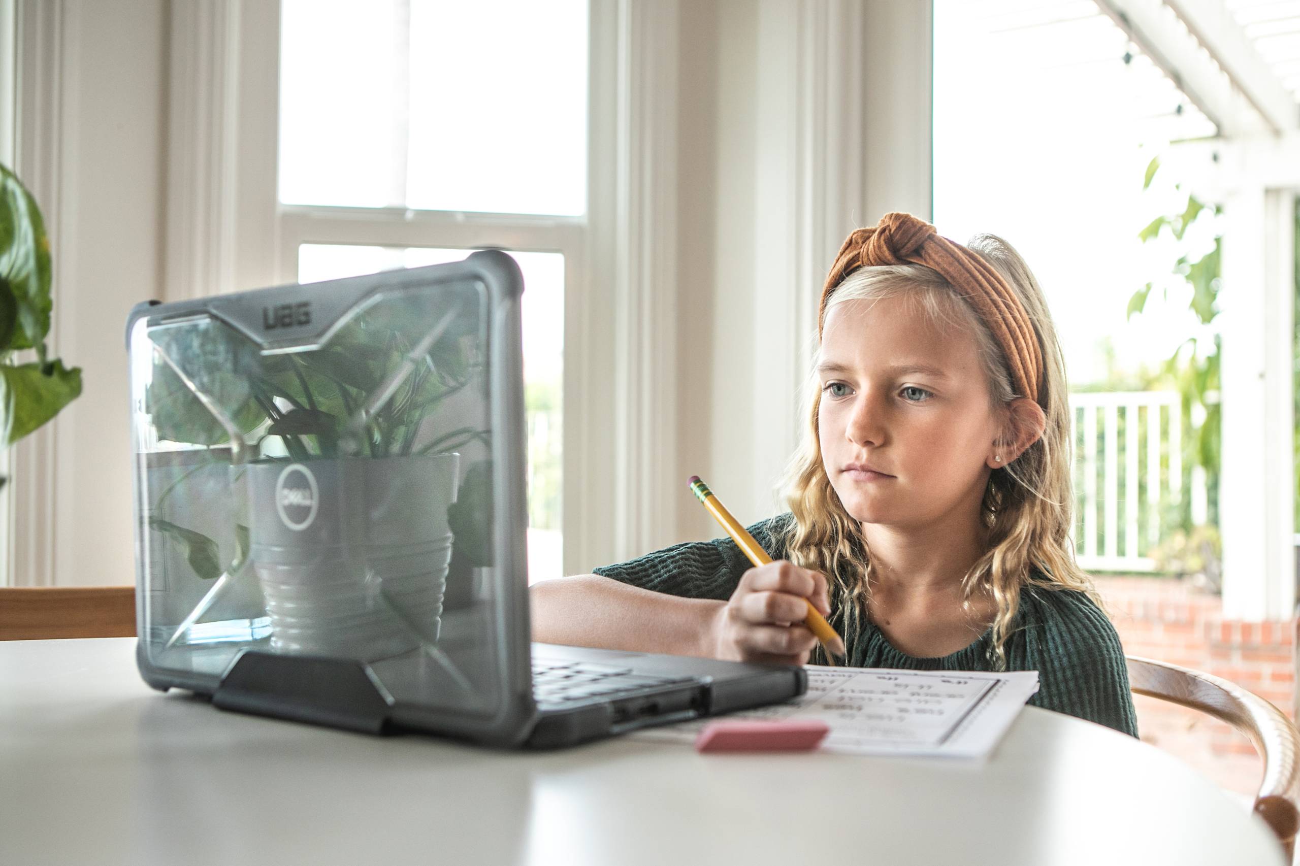 uag-plyo-dell-chromebook-3100-3110-h-lle-transparent image 2