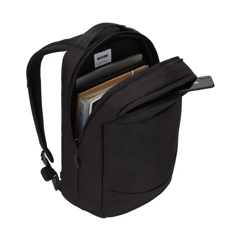 incase-city-compact-rucksack-18l-schwarz-recycelt image 2