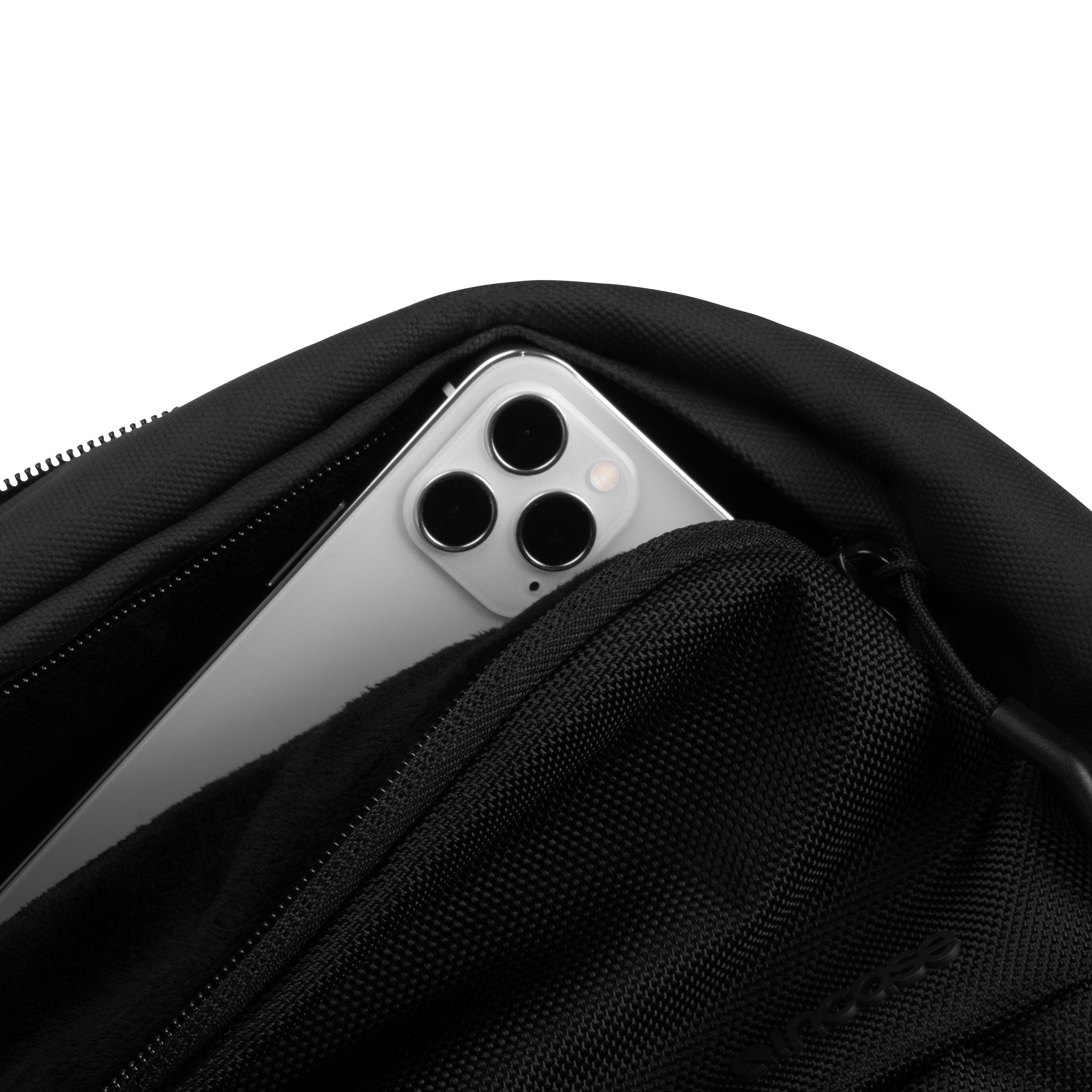 incase-city-compact-rucksack-18l-black-translucent-16-zoll-laptop image 8