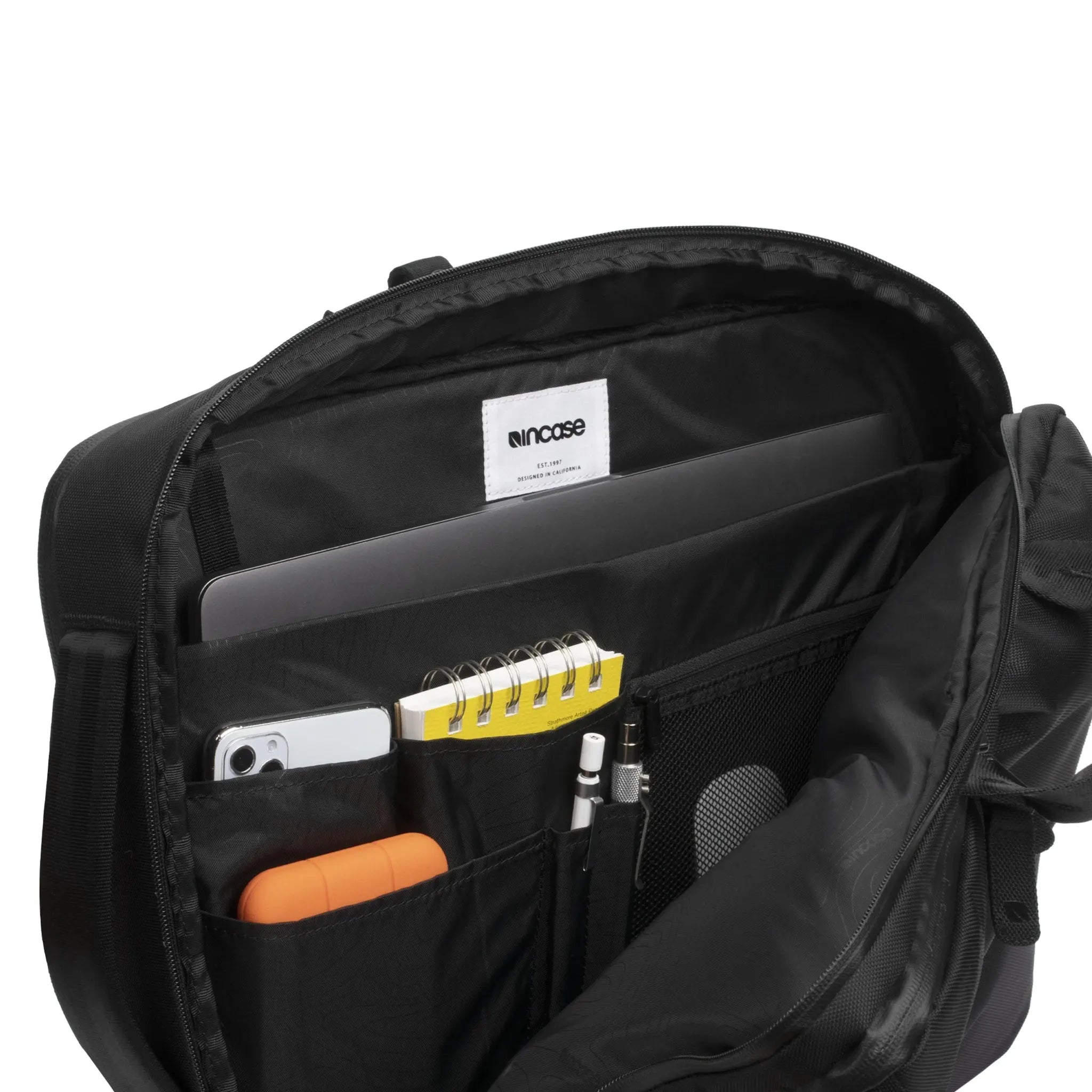 incase-two-way-convertible-brief-rucksack-schwarz-nylon image 4