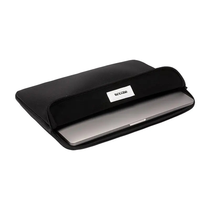 incase-classic-universal-sleeve-17-zoll-laptop-h-lle-schwarz-neopren image 3