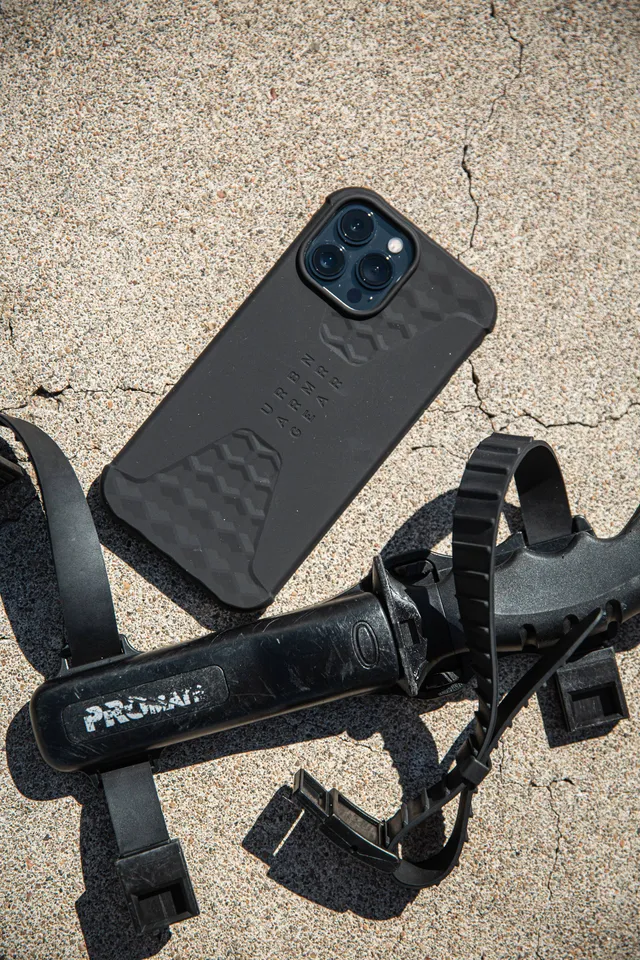 uag-standard-issue-handyh-lle-iphone-13-pro-max-silikon image 1