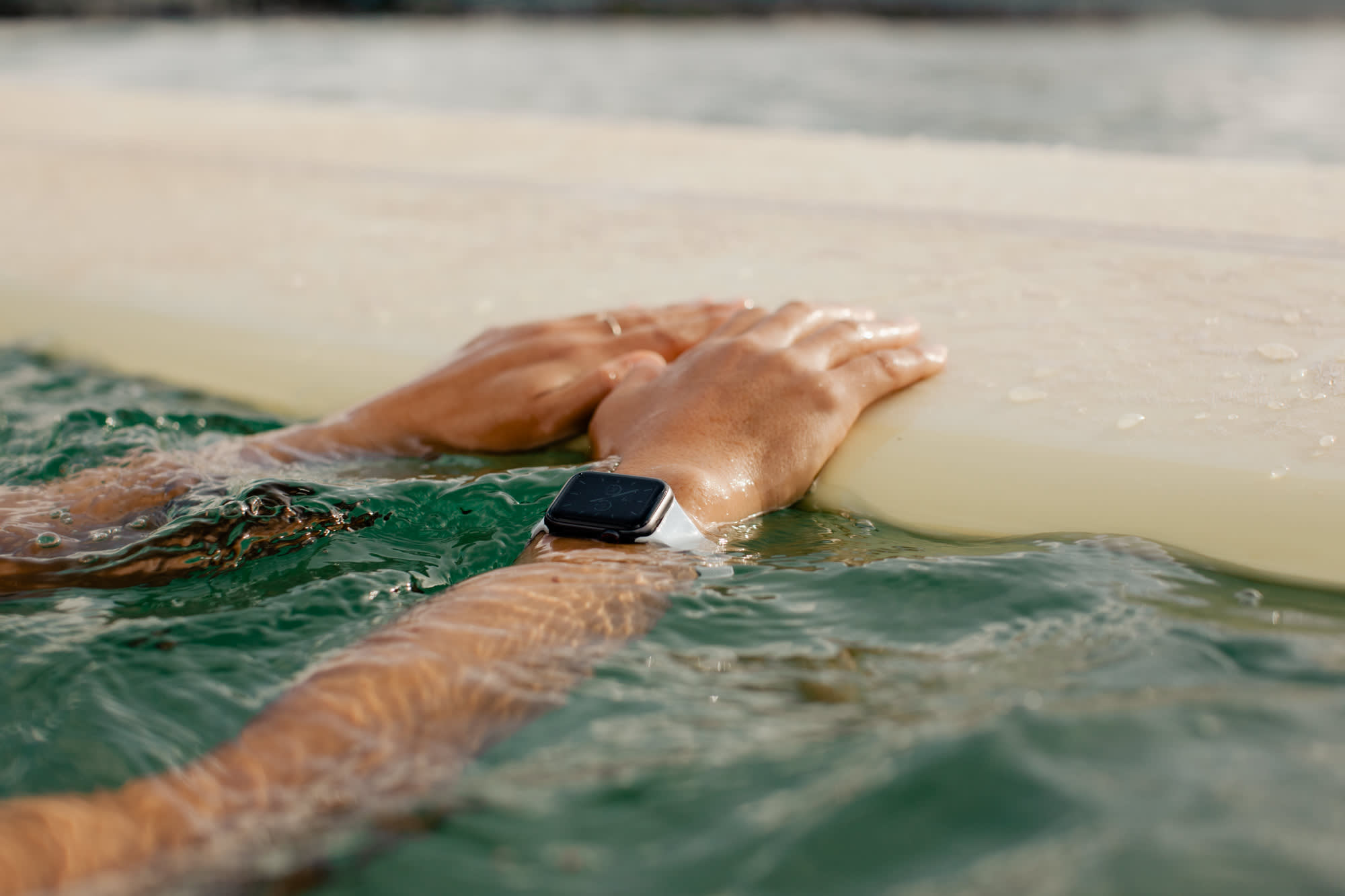 uag-dot-silikonarmband-f-r-apple-watch-silikon image 6