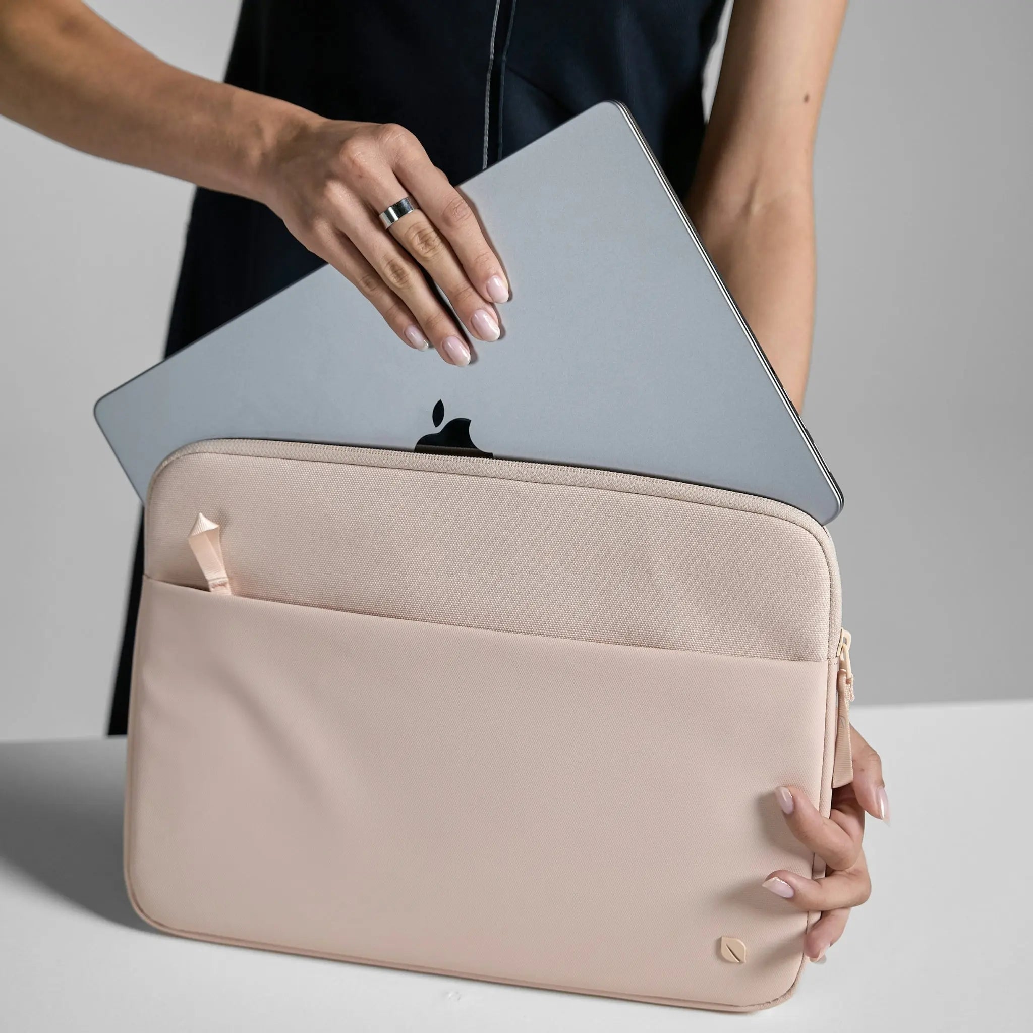 incase-a-r-c-sleeve-14-zoll-laptoptasche-schwarz-polyester image 6