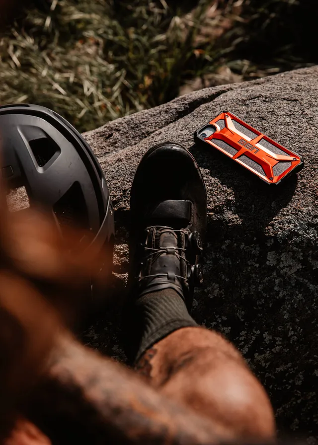 uag-monarch-iphone-se-2022-h-lle-rugged-6m-schutz image 1