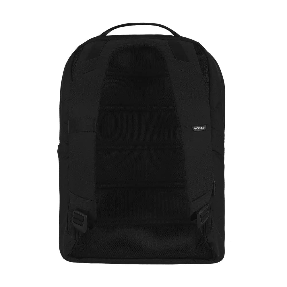 incase-city-backpack-24l-laptoprucksack-16-zoll-schwarz-recycled image 5