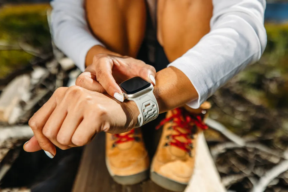 uag-civilian-silikonarmband-f-r-apple-watch-42-44-45-49-mm image 1