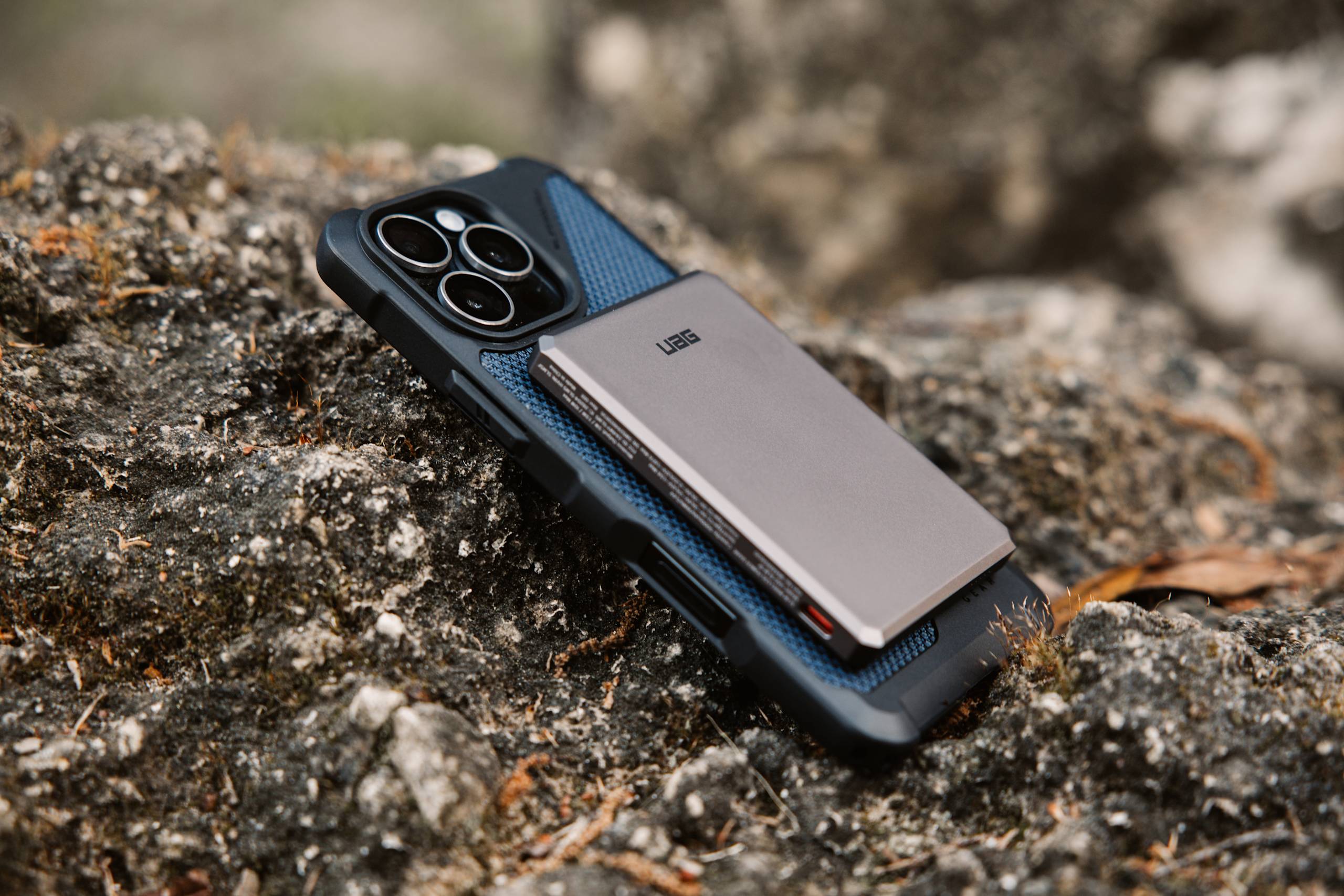 uag-srge-slim-5k-powerbank-magsafe-5000mah image 1