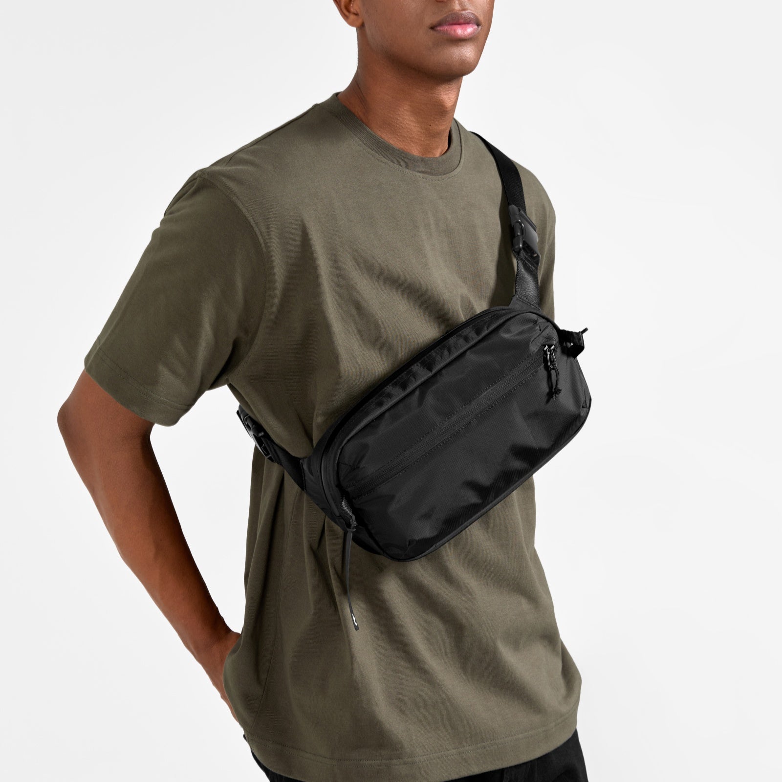tomtoc-aviator-t33-chest-bag-3-5l-crossbody-schwarz image 3