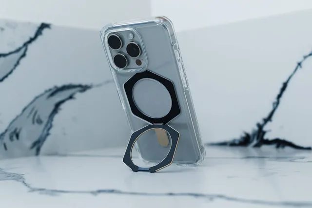 uag-plyo-xte-iphone-16-pro-max-handyh-lle-magsafe-st-nder image 1