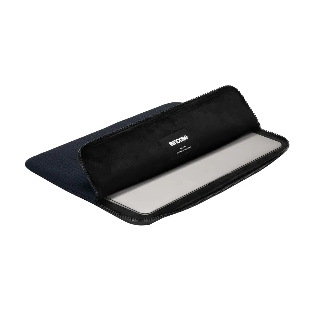 incase-slim-sleeve-13-laptop-tasche-heather-navy image 3