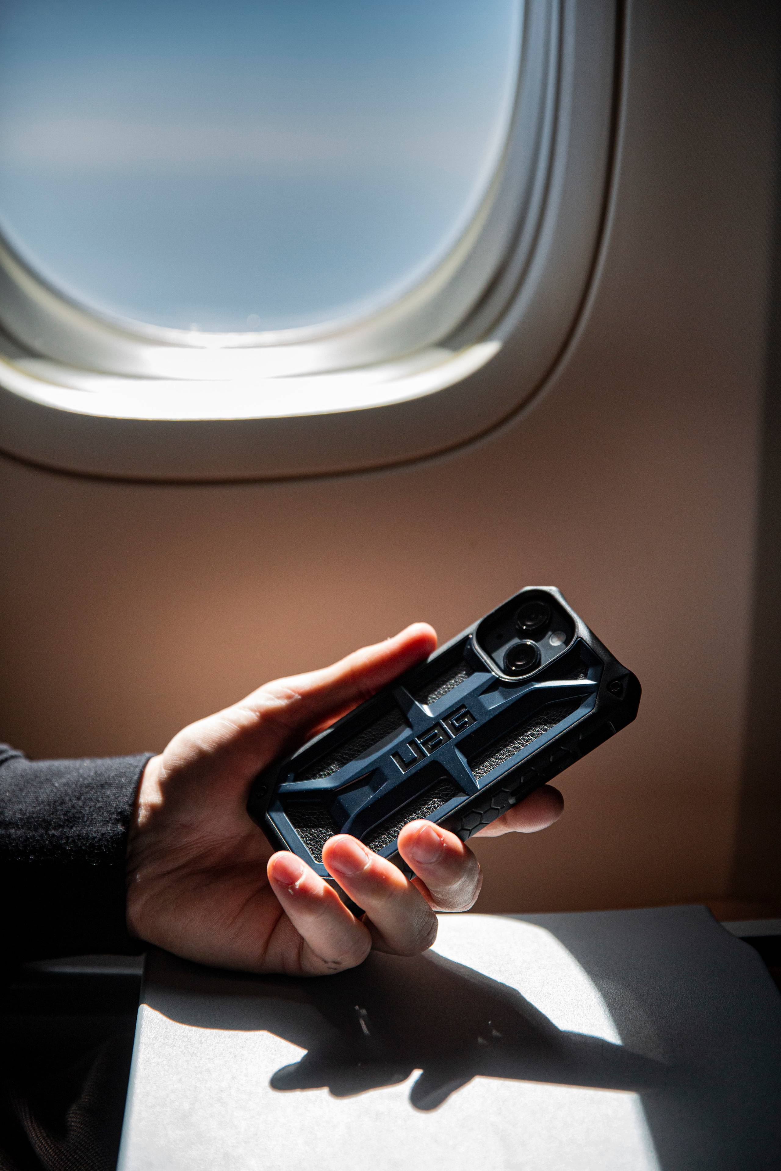 uag-monarch-iphone-13-pro-h-lle-schwarz-6-m-fallschutz image 1