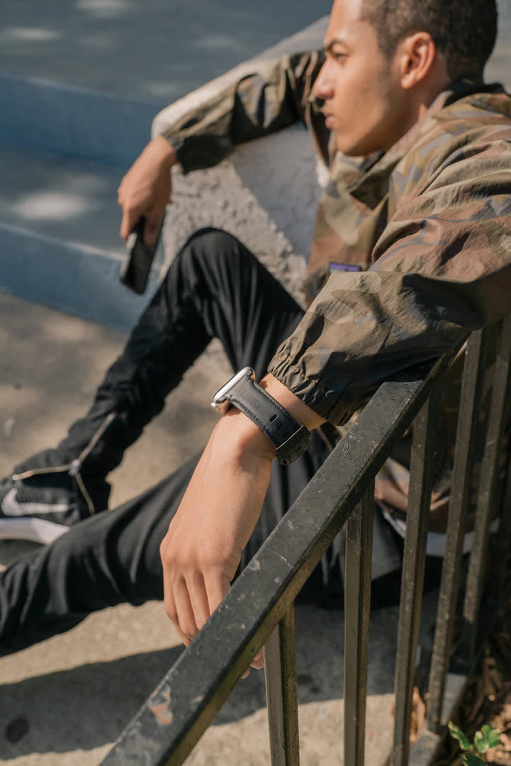 uag-monarch-apple-watch-lederarmband-leder-braun image 2