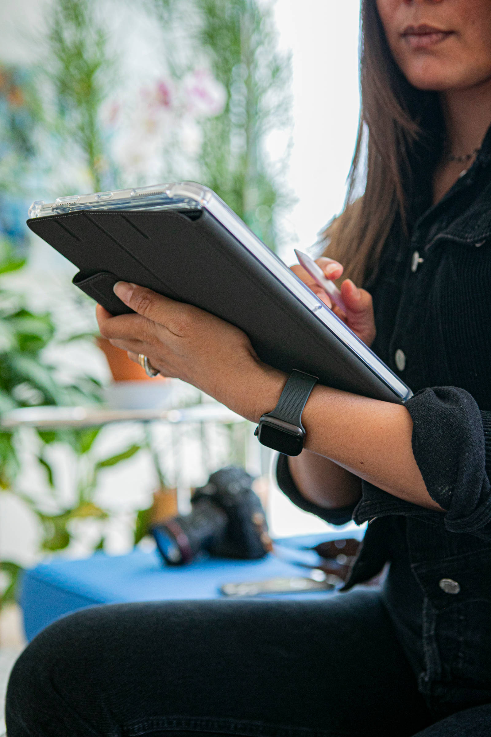 uag-lucent-ipad-pro-11-2020-folio-h-lle-mit-st-nder image 2