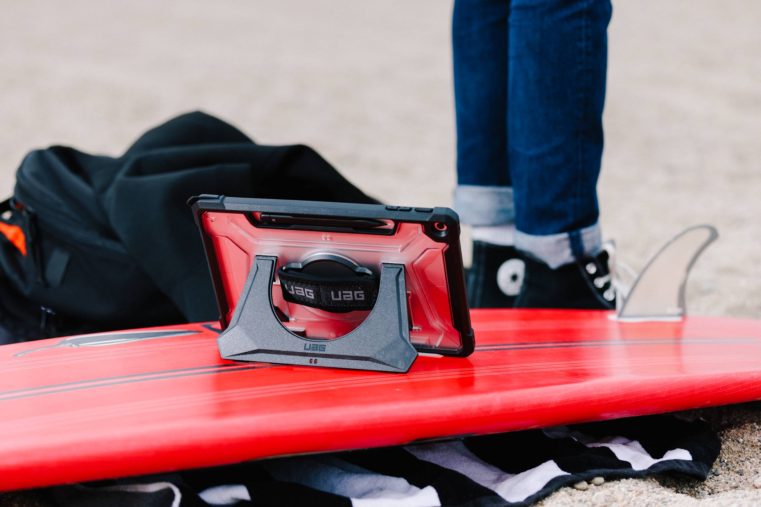 uag-plasma-surface-pro-12-h-lle-mit-st-nder-handschlaufe image 2