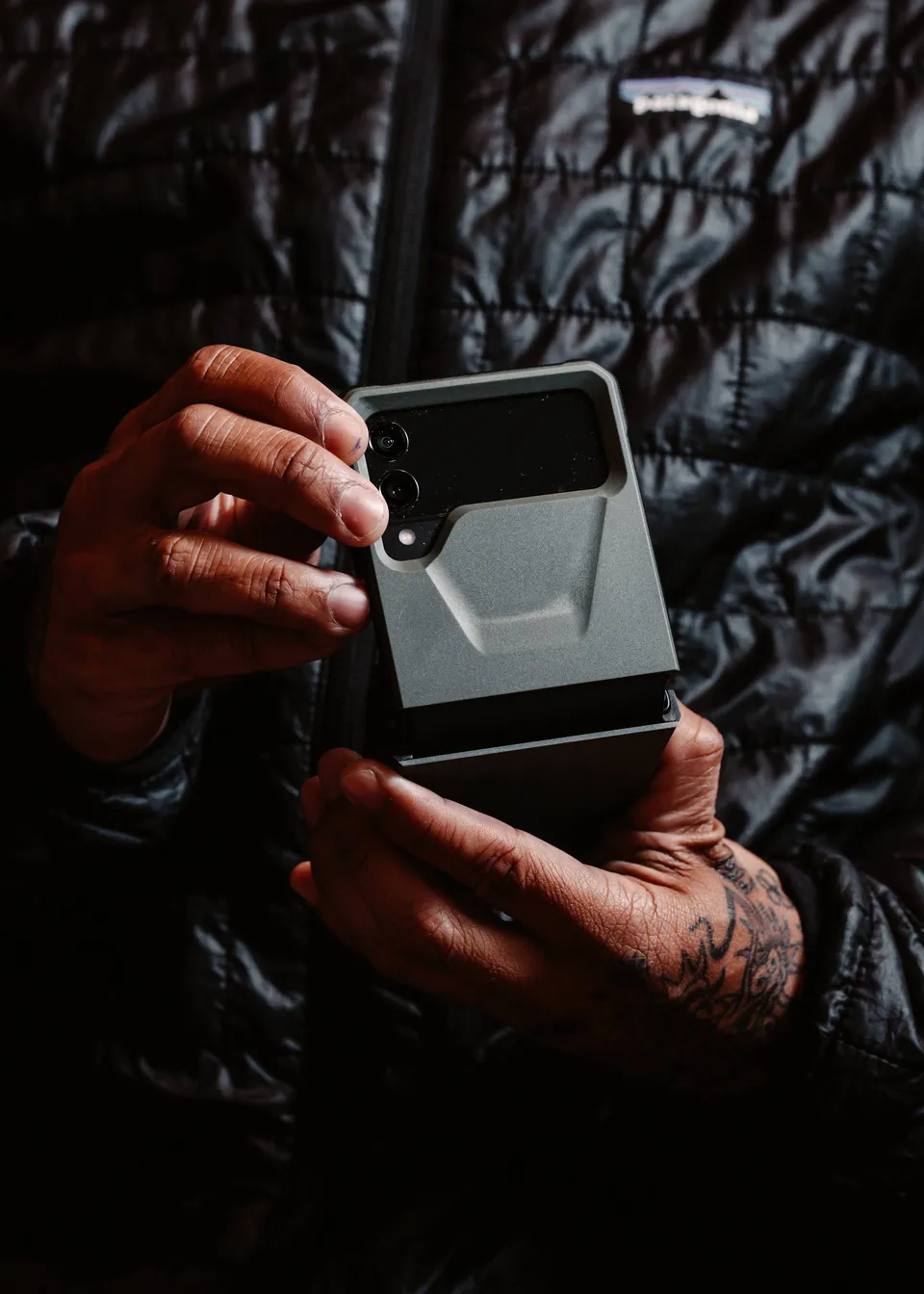 uag-civilian-galaxy-z-flip3-h-lle-schwarz-robust image 1