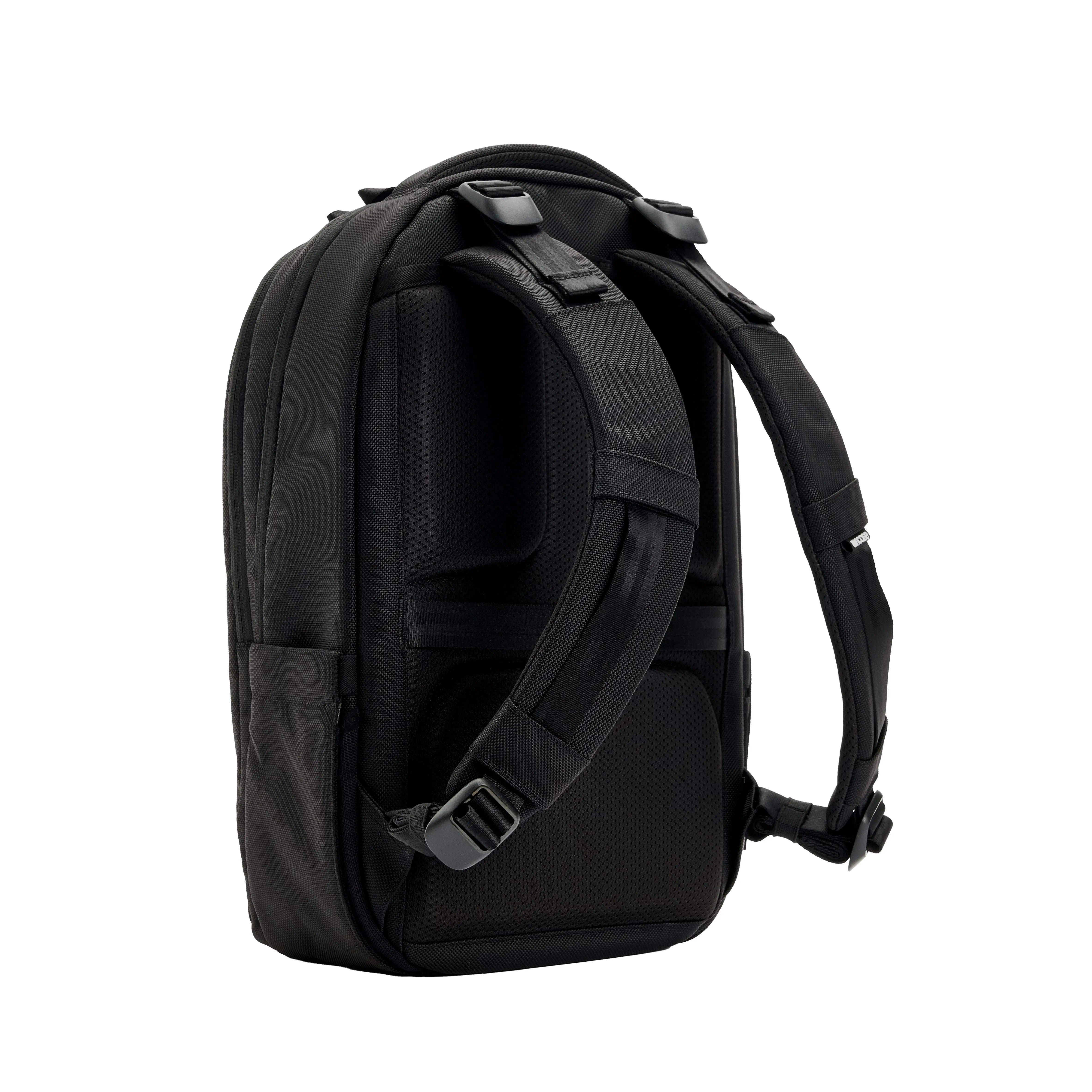 incase-tracks-backpack-18l-laptoprucksack-schwarz-cordura image 6