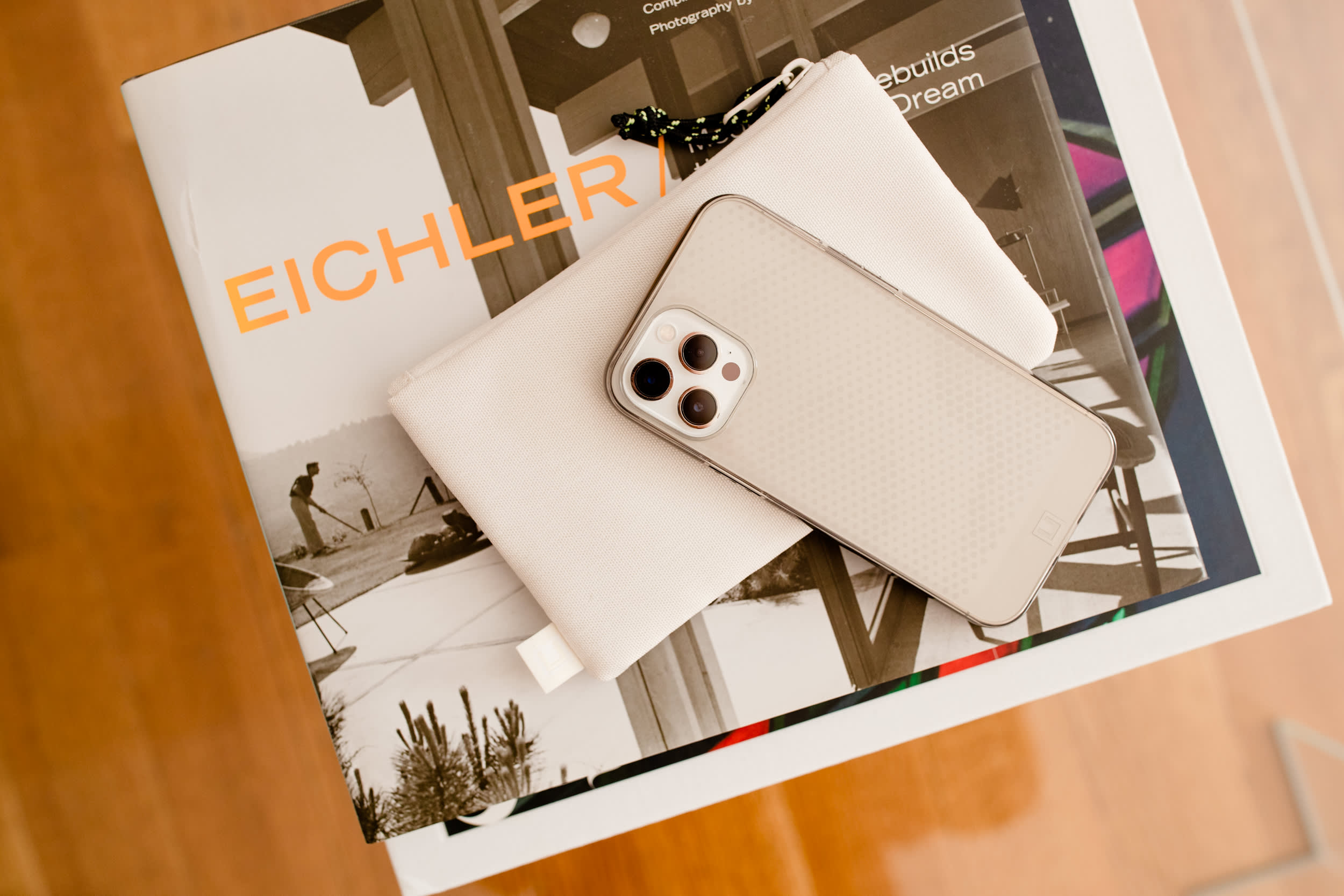 uag-lucent-iphone-se-2020-handyh-lle-transparent-leicht image 5