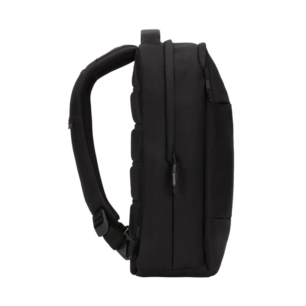 incase-city-compact-rucksack-18l-schwarz-recycelt image 4
