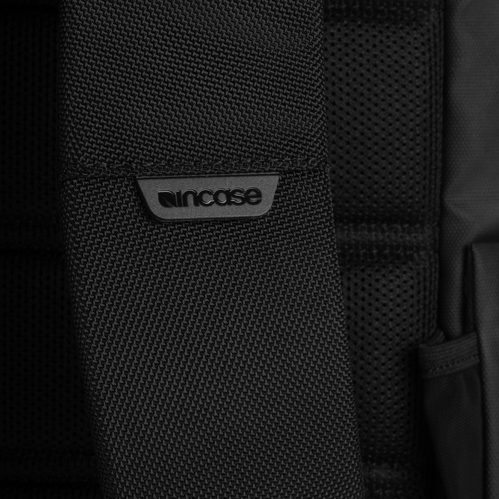 incase-city-compact-rucksack-18l-black-translucent-16-zoll-laptop image 5