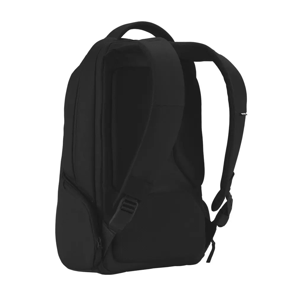 incase-icon-slim-backpack-19l-rucksack-schwarz-laptop image 6
