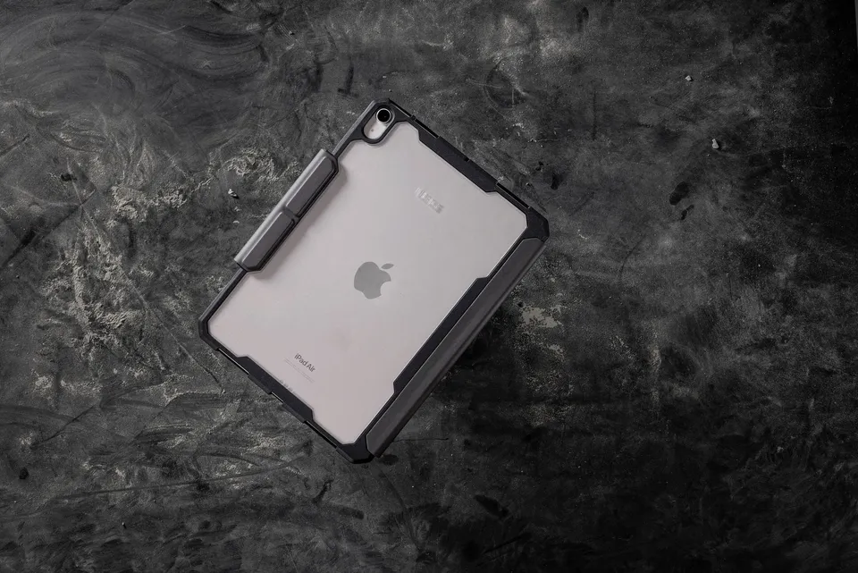 uag-essential-armor-ipad-air-11-h-lle-m2-folio-transparent image 1