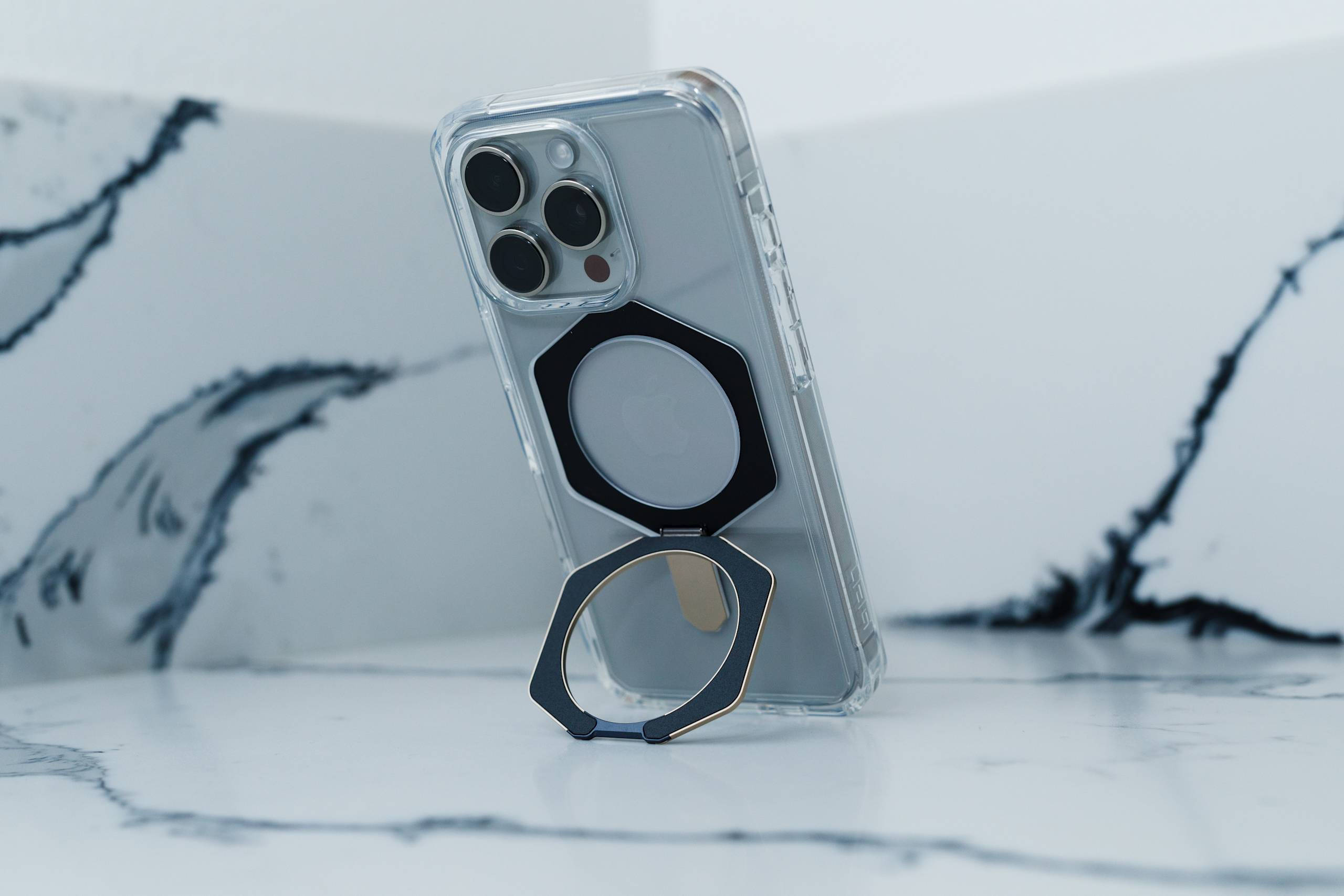 uag-plyo-xte-iphone-16-pro-max-handyh-lle-magsafe-st-nder image 1