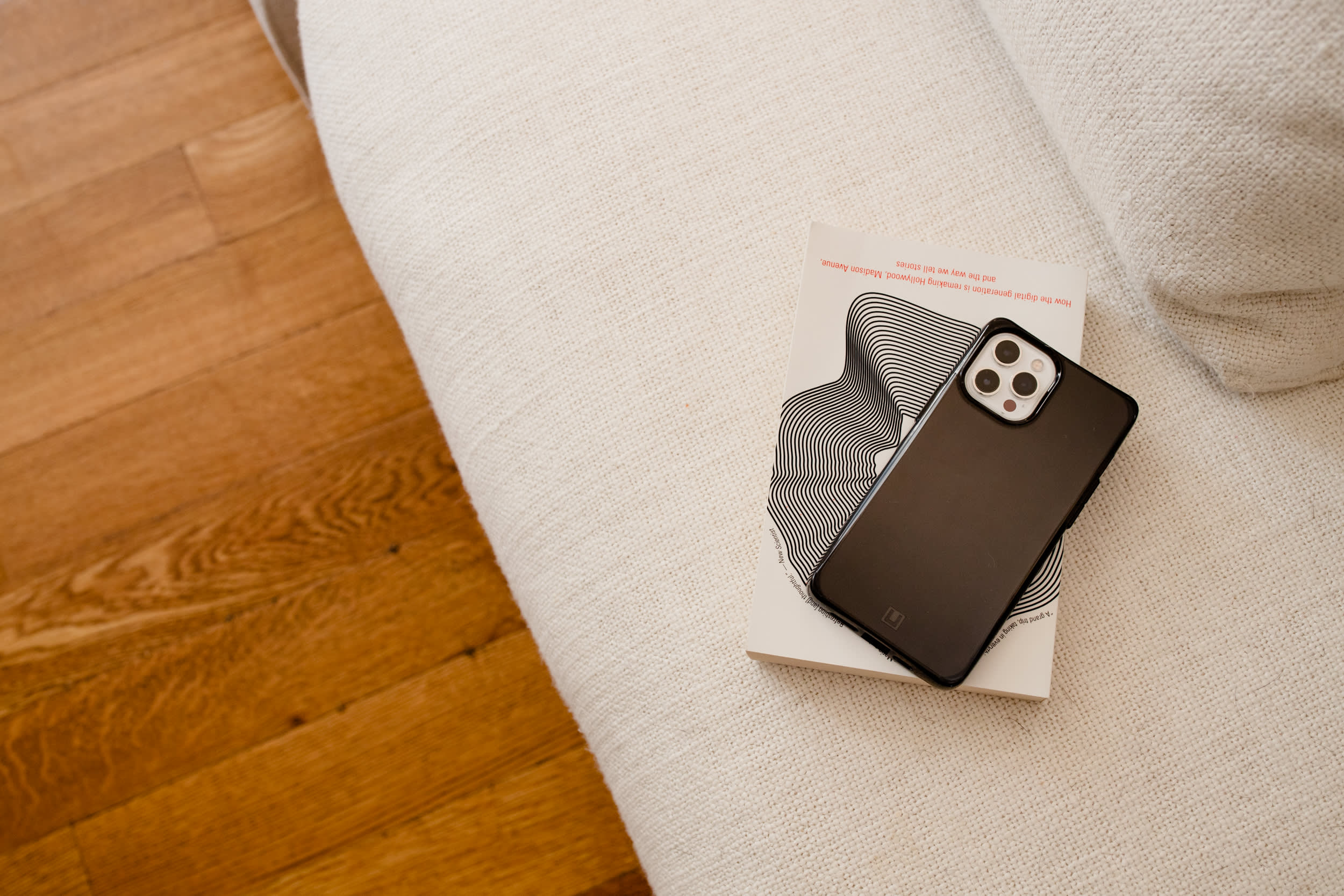 uag-mouve-iphone-12-pro-h-lle-matt-transparent-leicht image 7