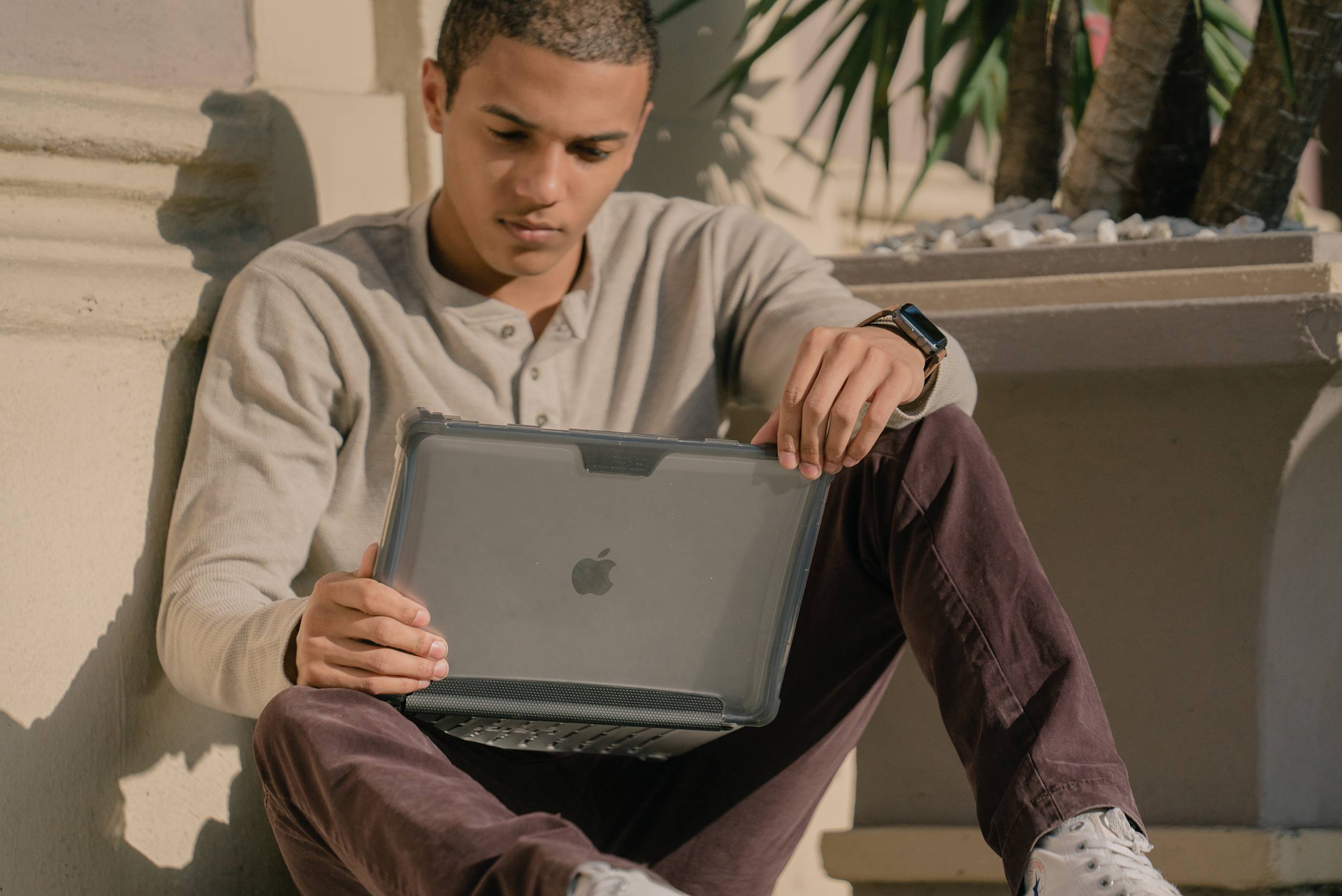 uag-plyo-macbook-air-13-m1-h-lle-transparent image 3