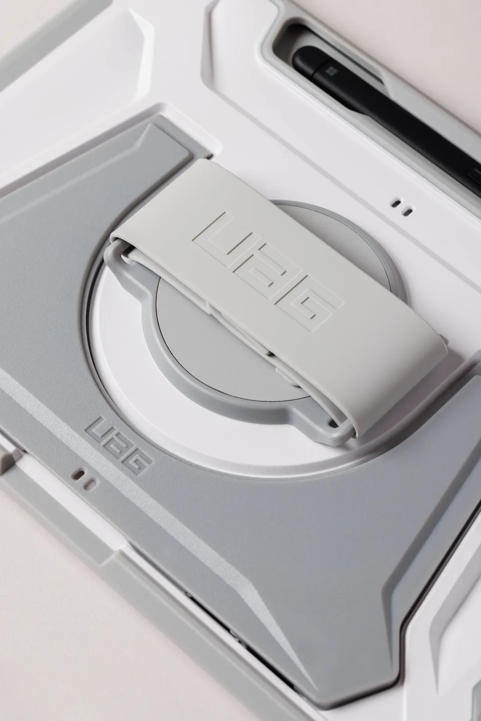 uag-plasma-surface-pro-12-healthcare-h-lle-mit-handschlaufe image 1
