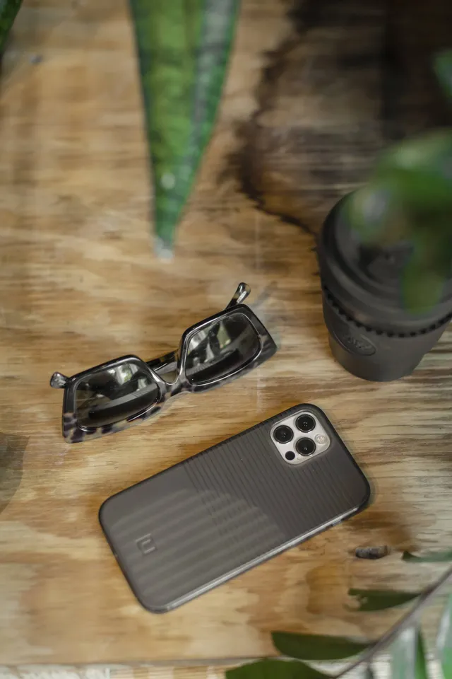 uag-aurora-iphone-12-handyh-lle-5g-sturzschutz-transparent image 1