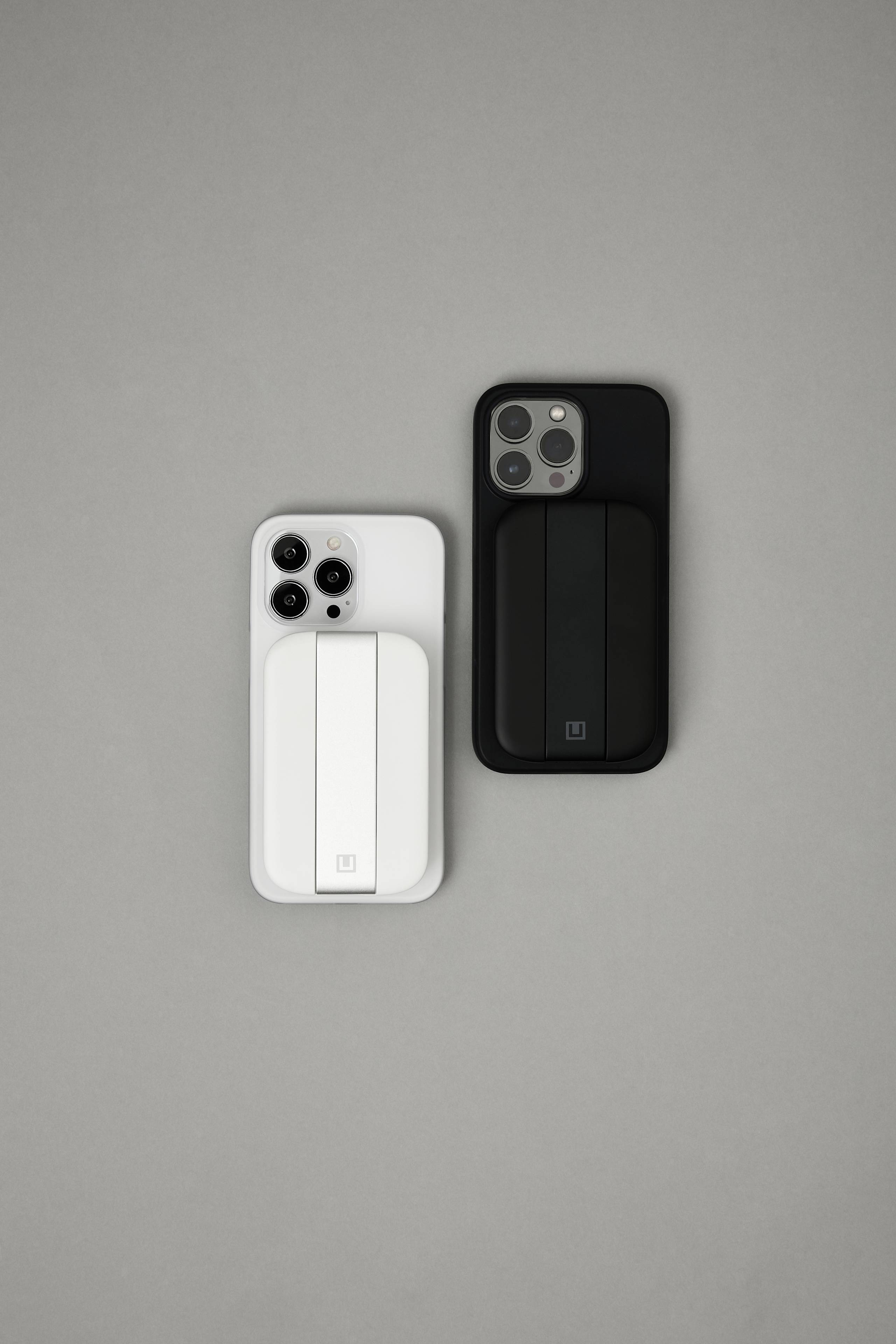 uag-lucent-power-kickstand-powerbank-4000-mah-magsafe image 4